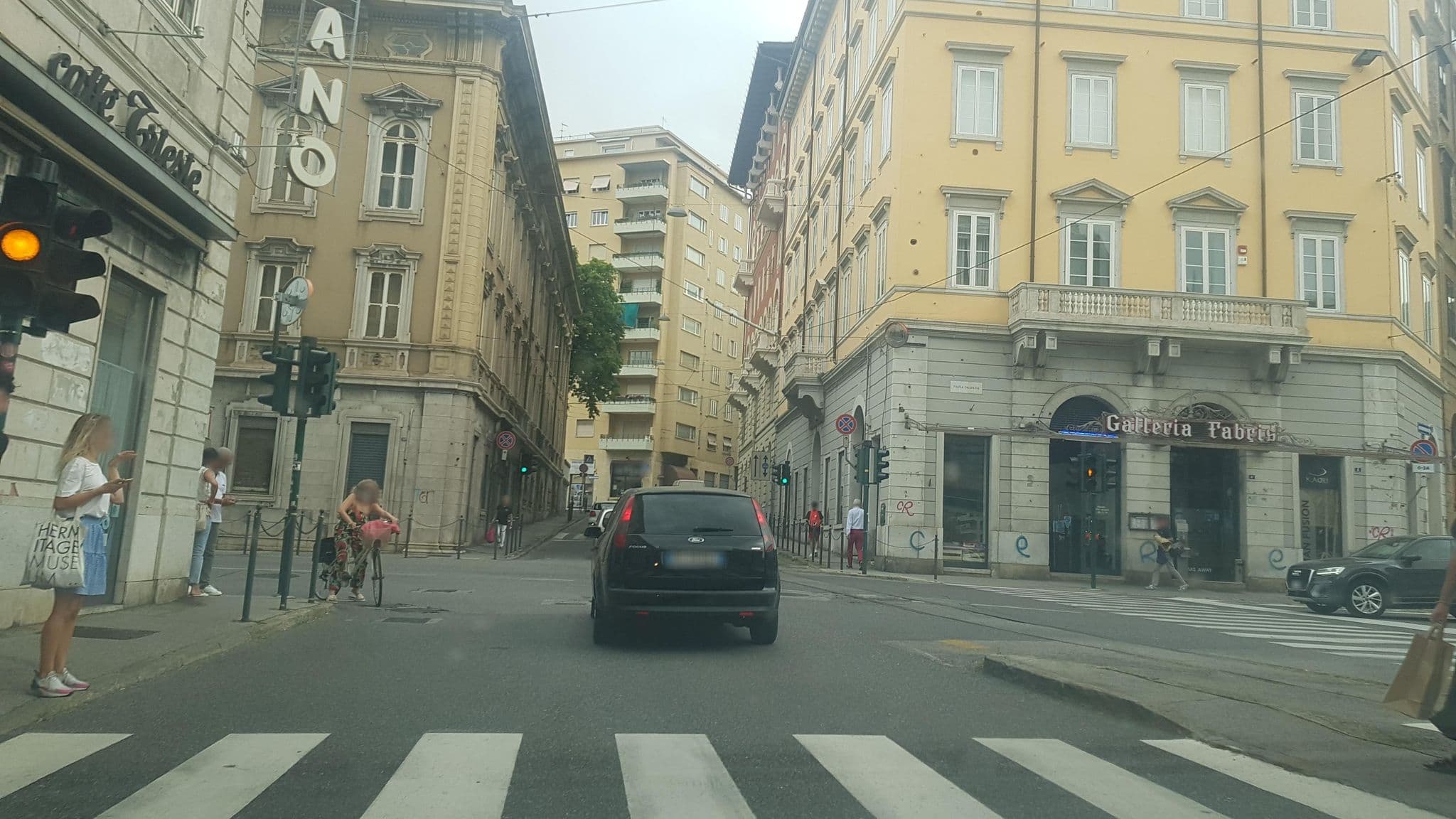 Street view near Hotel Abbazia, Trieste — © igorzo (CC BY-SA · Mapillary)