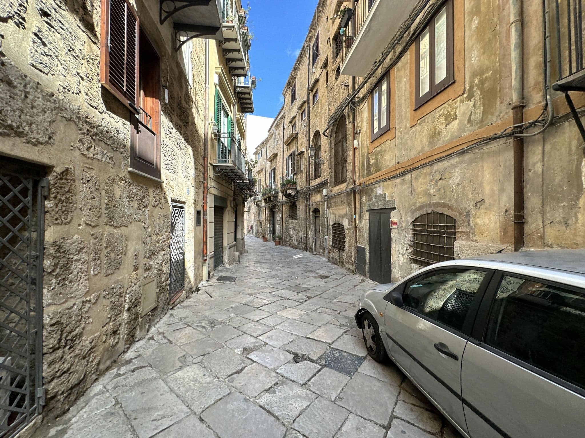 Street view near Palazzo Conte Federico B&B, Palermo — © asturksever (CC BY-SA · Mapillary)