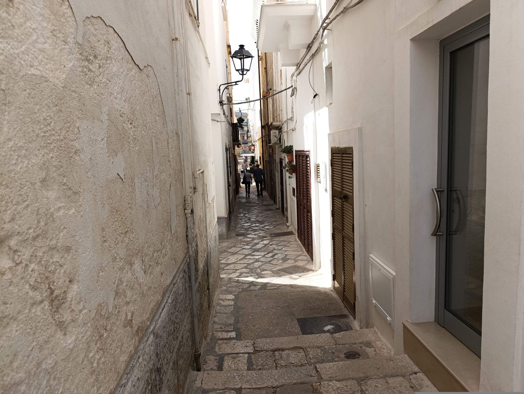 Street view near B&B Dimora dei poeti, Polignano a Mare — © jeawrong (CC BY-SA · Mapillary)
