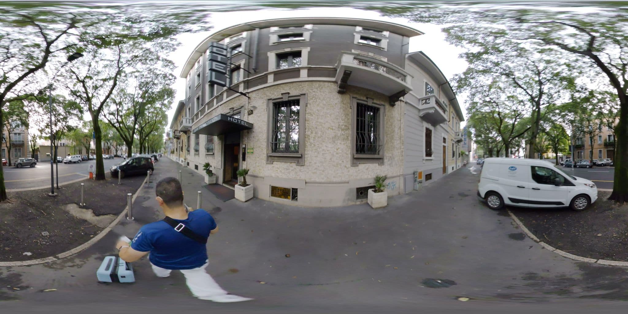 Street view near Hotel San Francisco, Brera