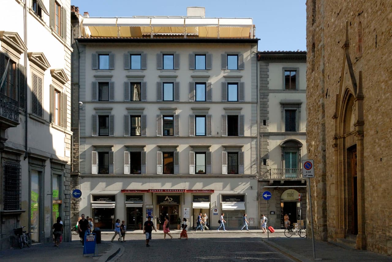 Hotel Laurus al Duomo (via Wikimedia Commons, CC BY-SA 3.0)