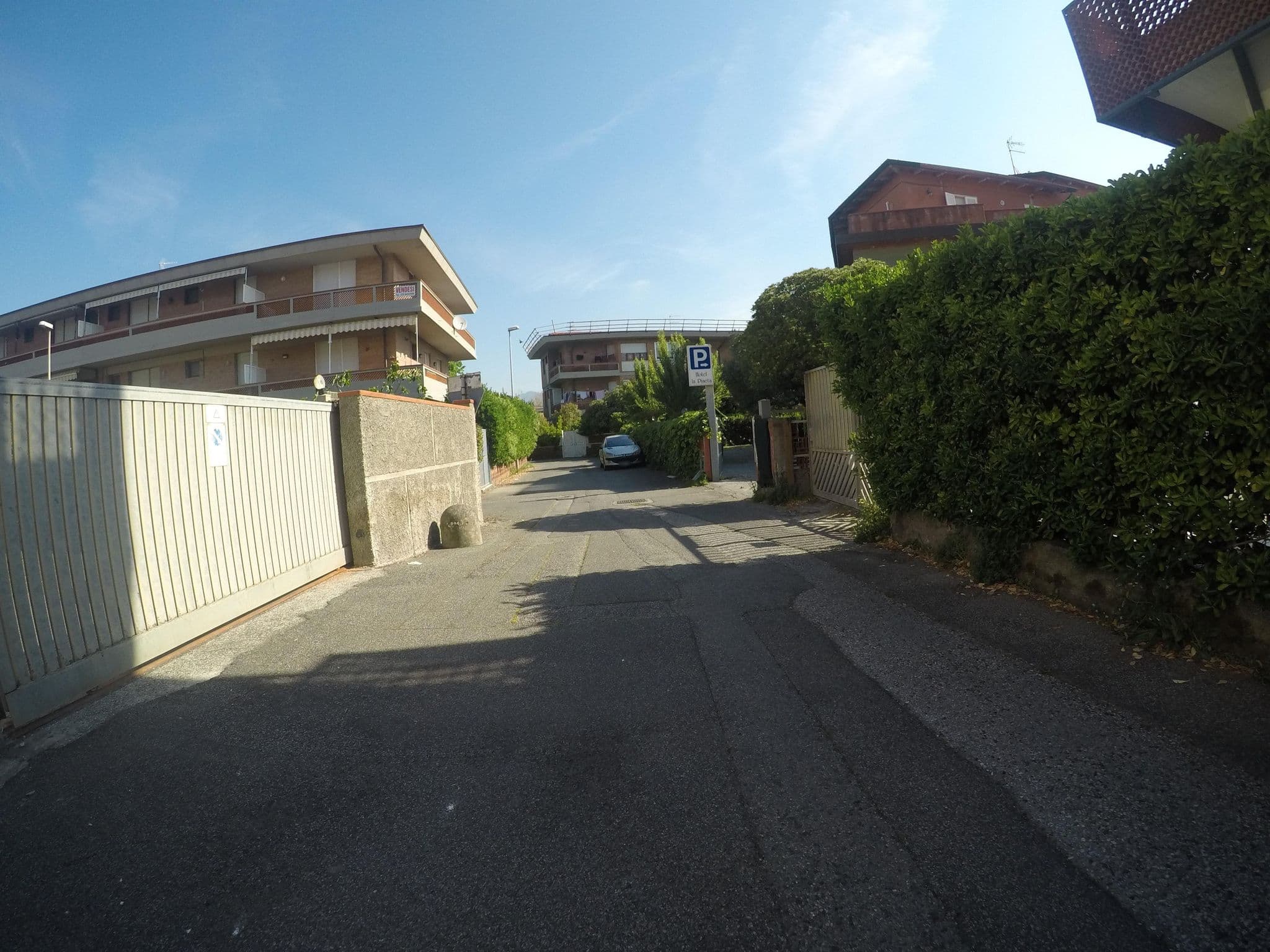 Street view near La Pineta, Marina di Carrara — © cxc (CC BY-SA · Mapillary)