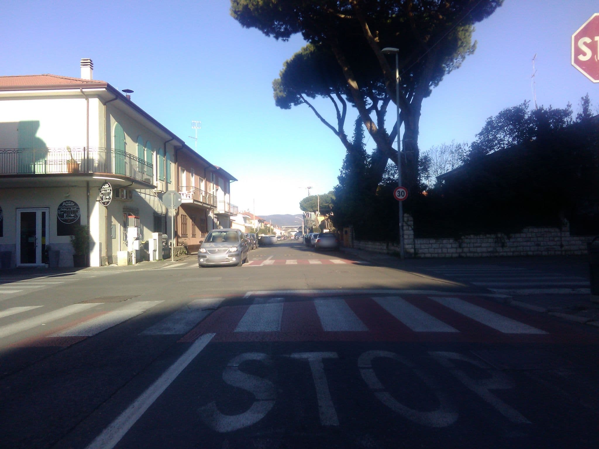 Street view near B&B Mar Bianco, Marina di Carrara — © cxc (CC BY-SA · Mapillary)
