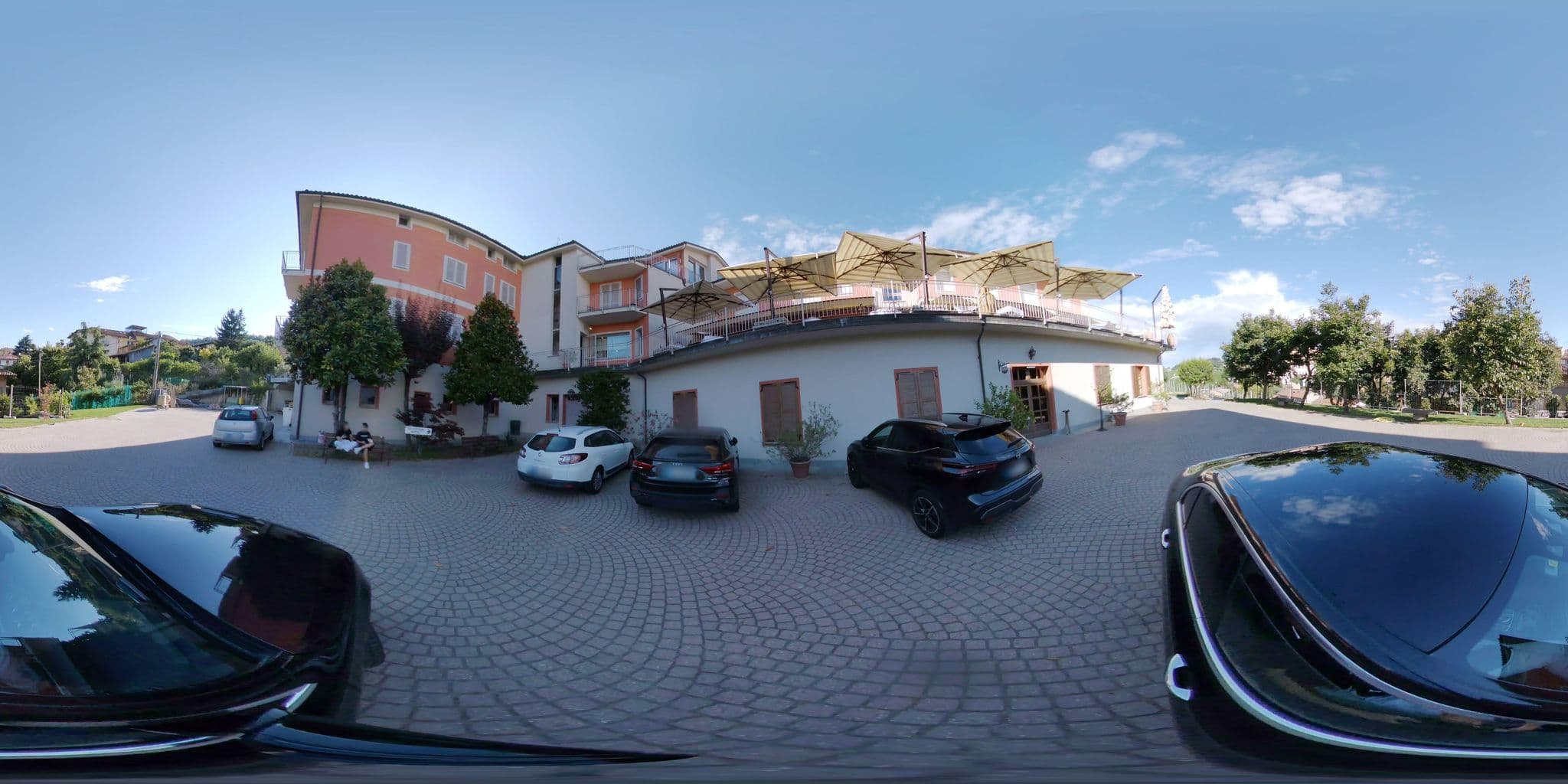 Street view near Hotel Barolo, La Morra — © mapconcierge (CC BY-SA · Mapillary)