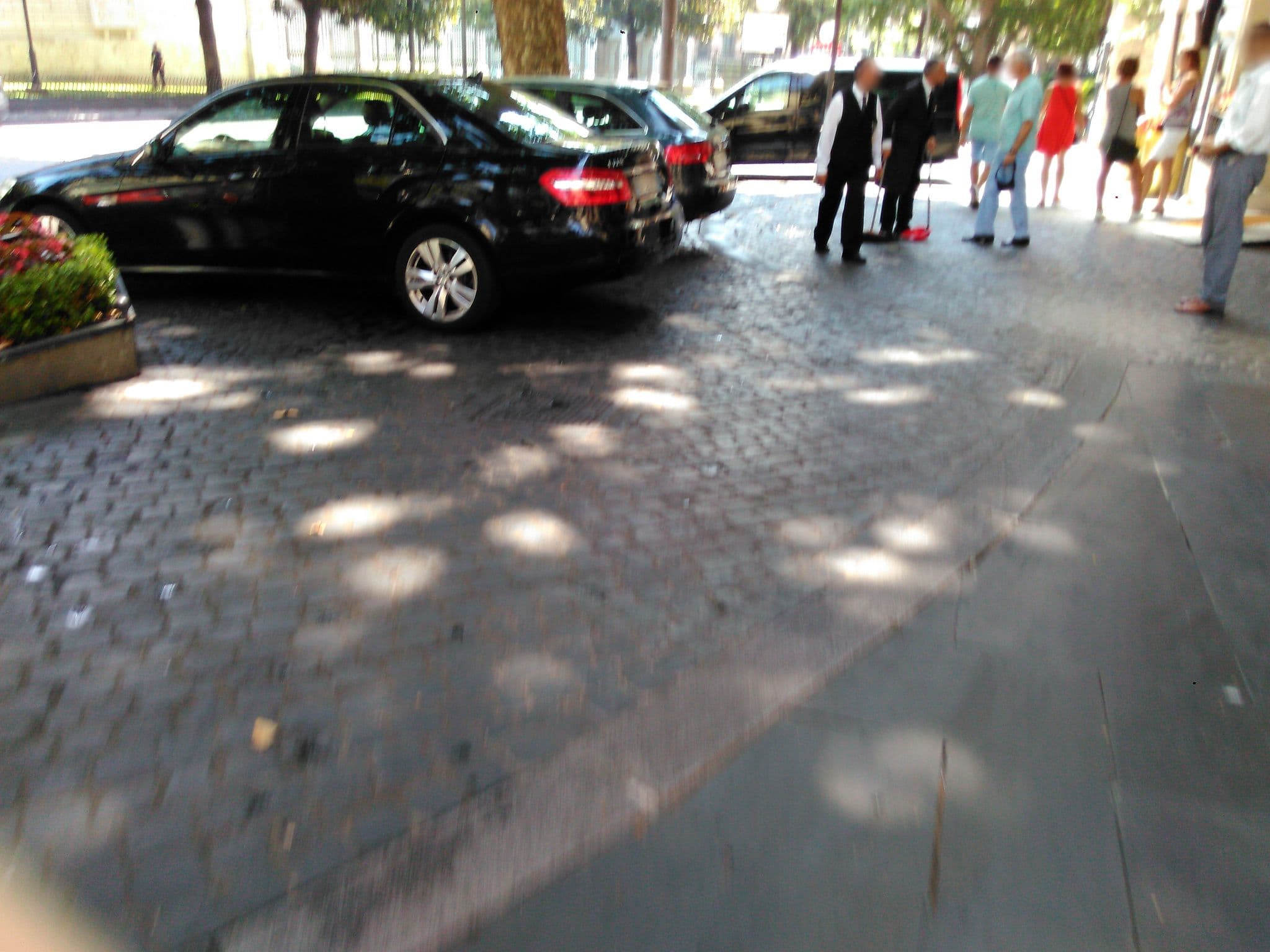 Street view near Baglioni Hotel Regina, Ludovisi — © wowik (CC BY-SA · Mapillary)