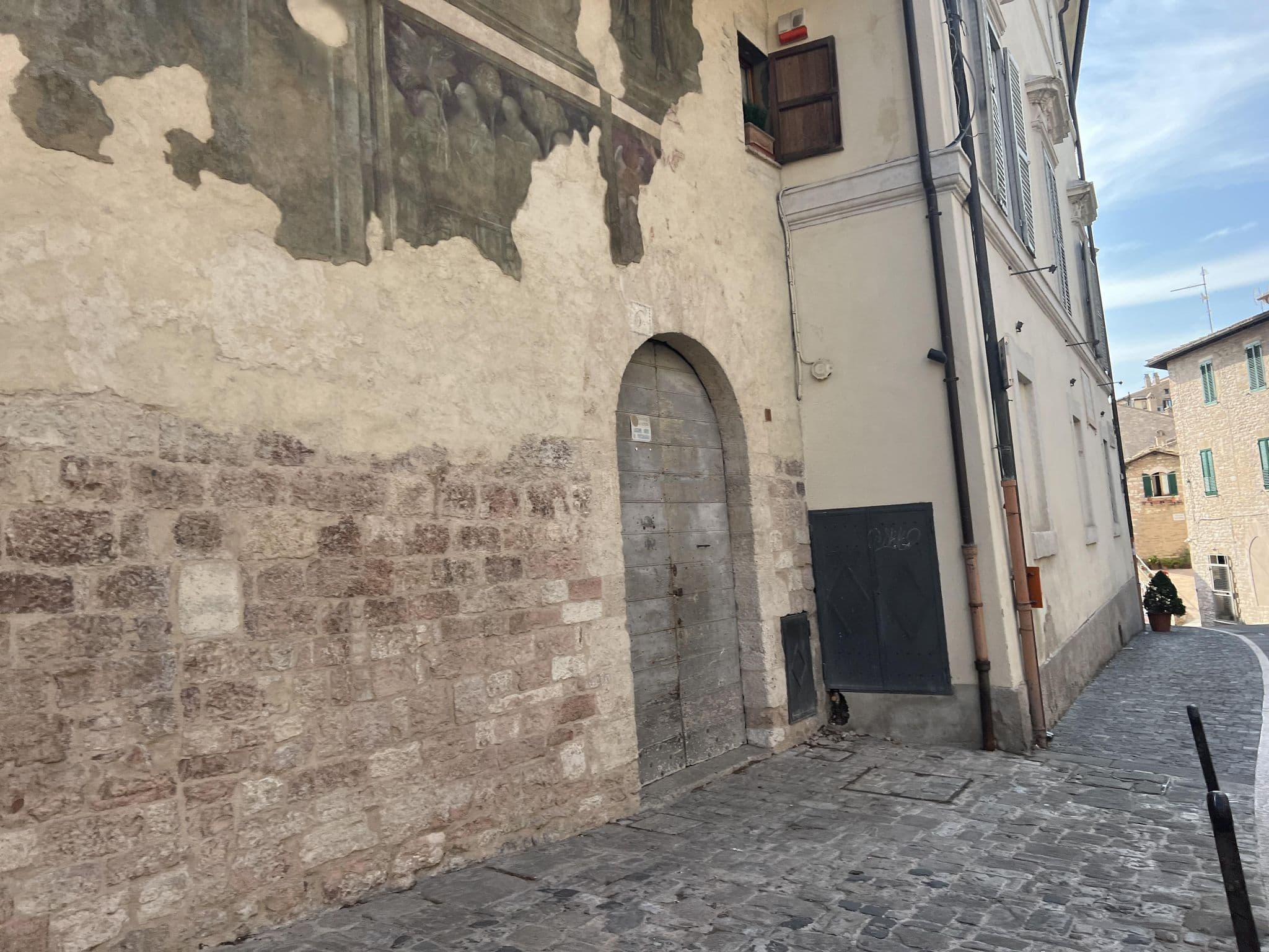 Street view near Case Brizi, Assisi — © igorzo (CC BY-SA · Mapillary)