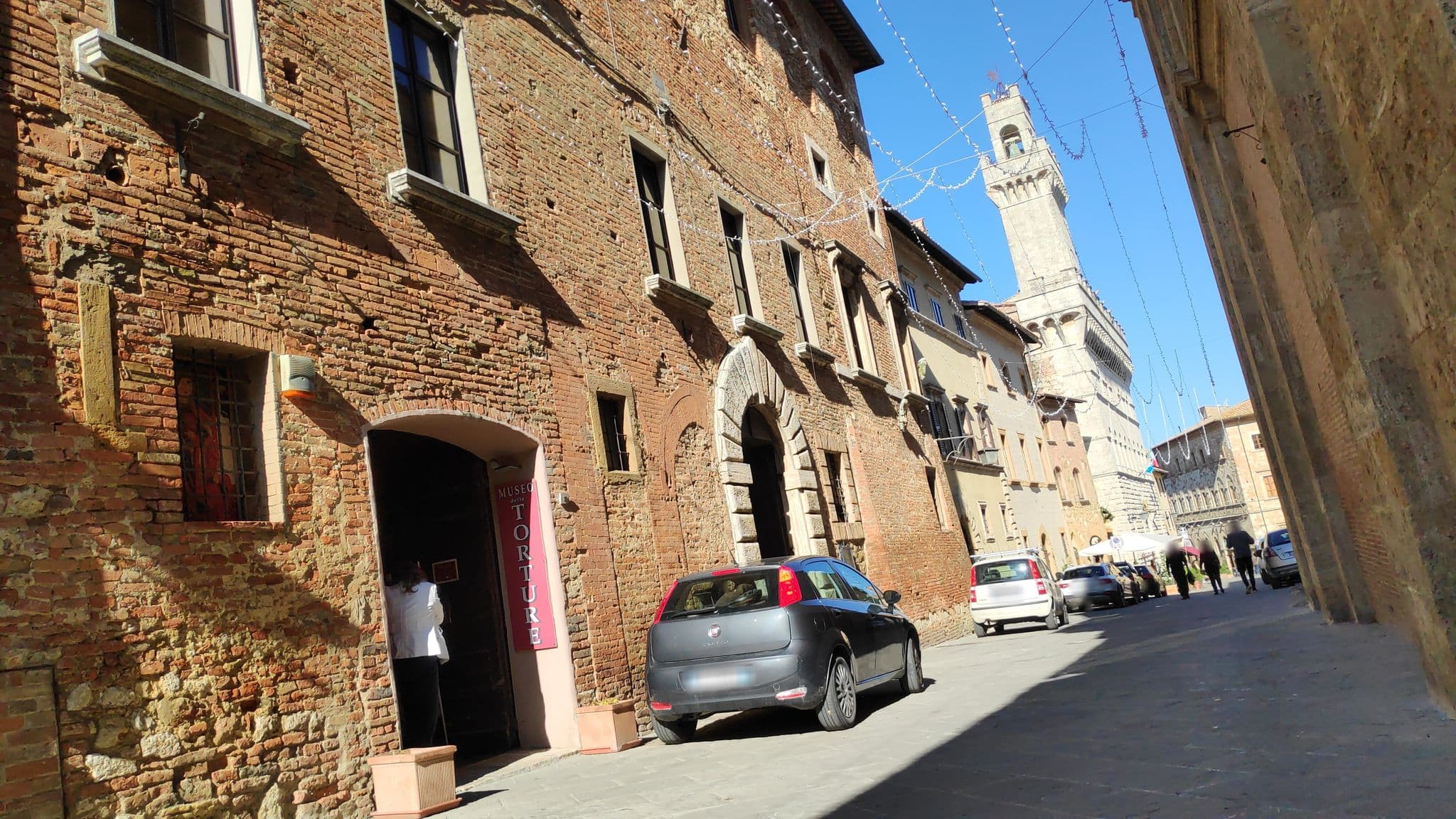 Street view near Albergo Duomo, Montepulciano — © dkocich (CC BY-SA · Mapillary)
