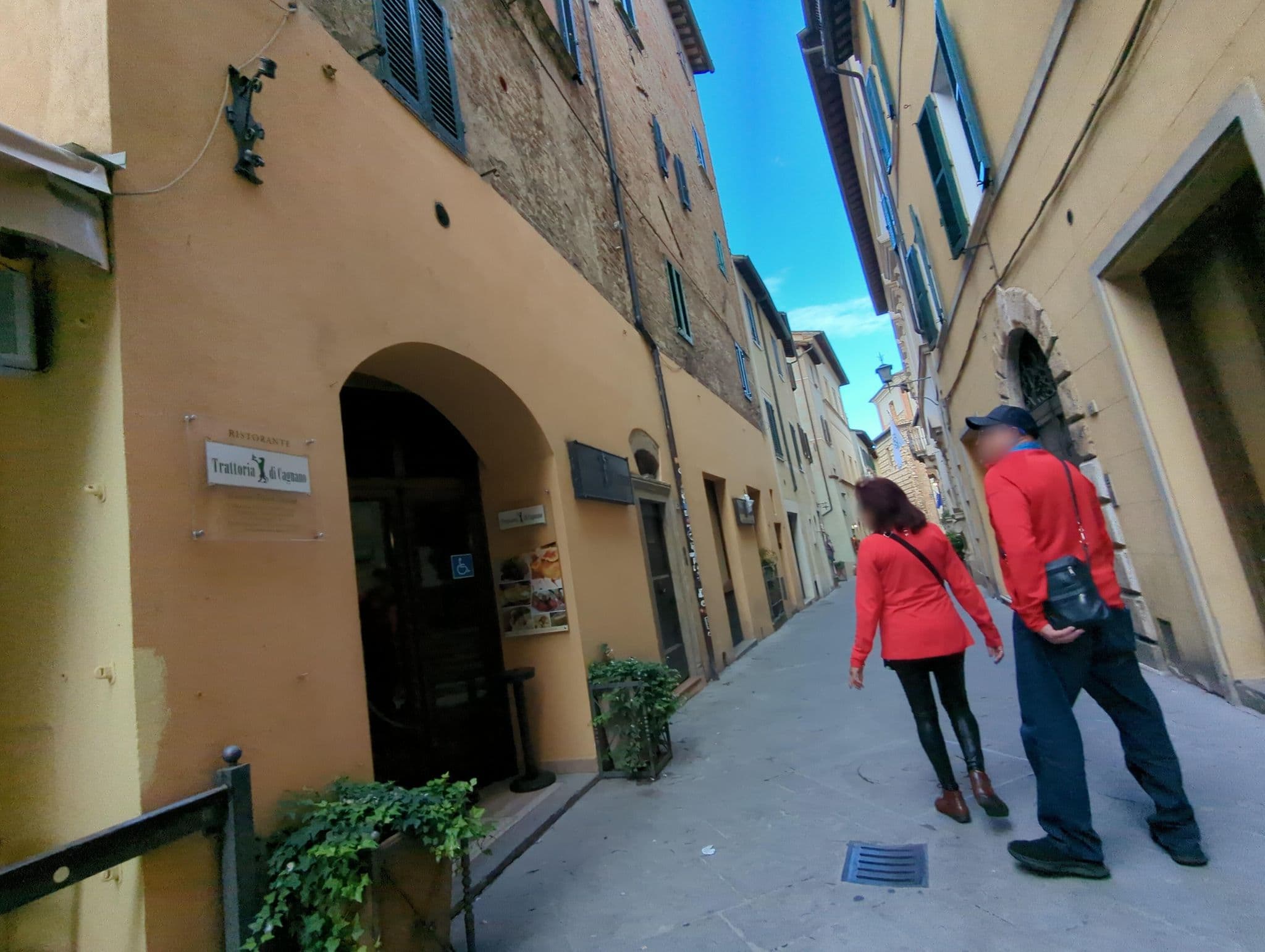 Street view near Cagnano B&B, Montepulciano — © ente (CC BY-SA · Mapillary)