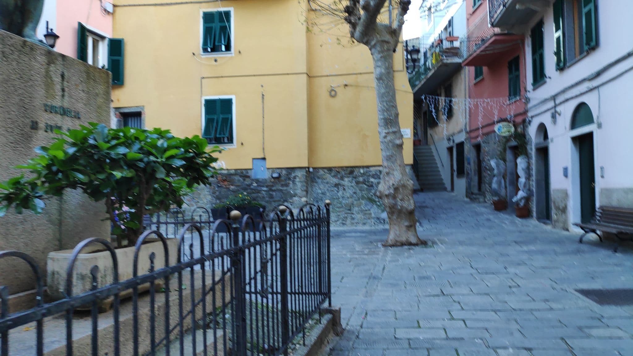 Street view near La Torre Apartments, Riomaggiore — © marcuscalabresus (CC BY-SA · Mapillary)