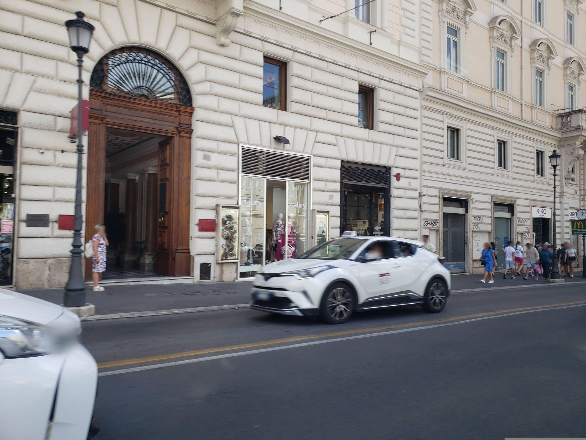 Street view near Hotel Esposizione 2, Pigna — © mapfool (CC BY-SA · Mapillary)