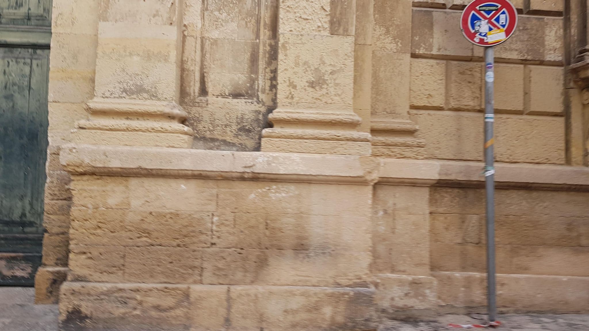 Street view near Arco Vecchio, Lecce