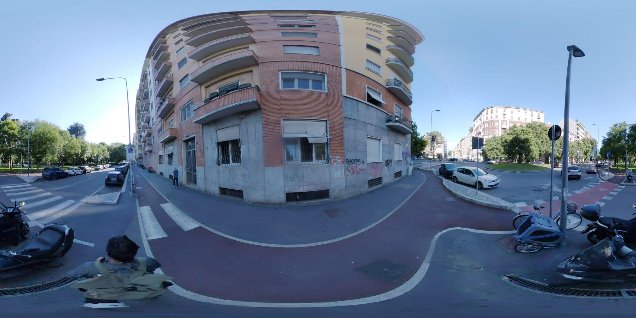 Street view near Hotel des Etrangers, Milan