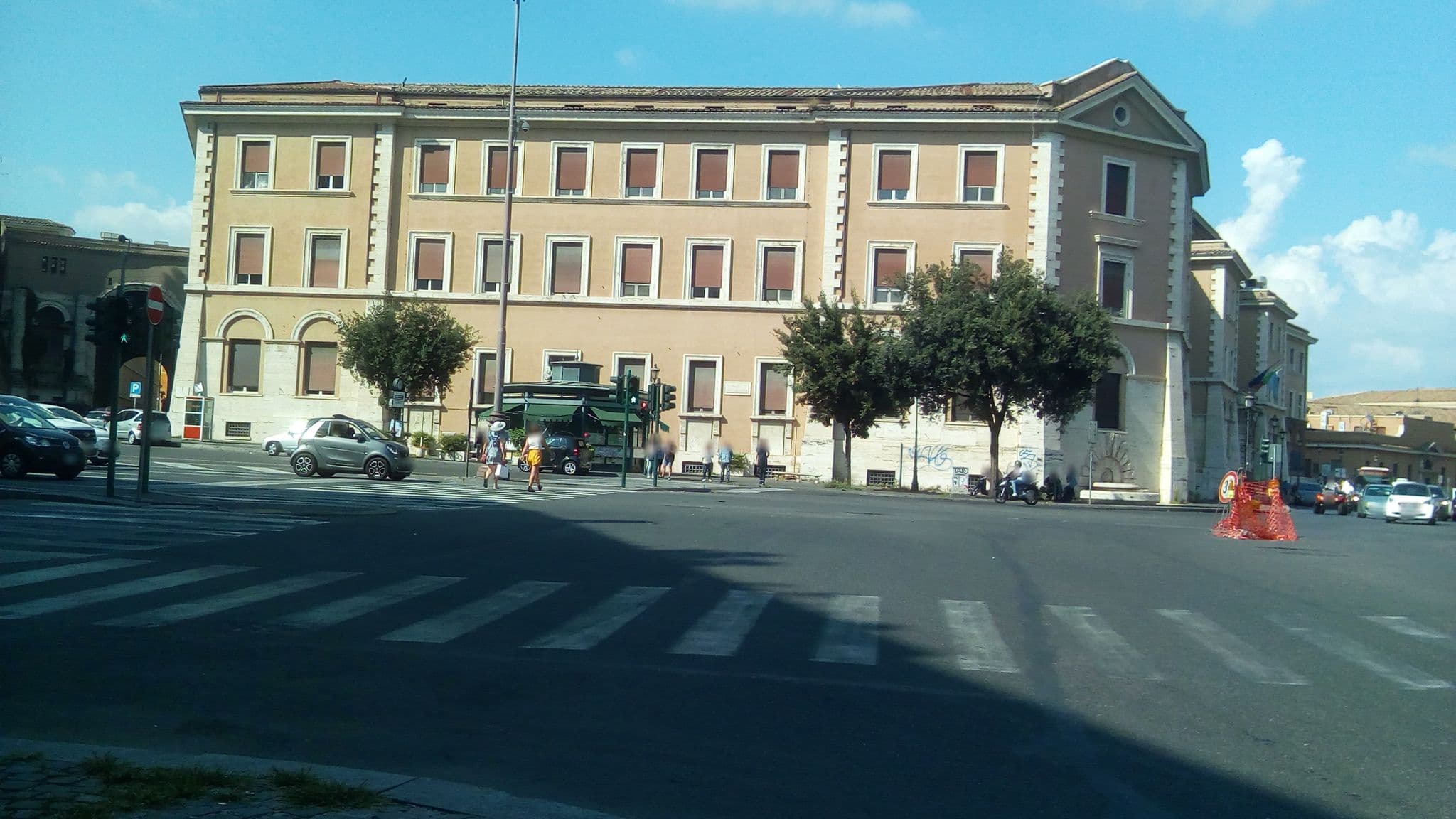 Street view near Instituto S. Dorotea al Gianicolo delle Suore di S. Paola Frassinetti, Borgo — © binnette (CC BY-SA · Mapillary)