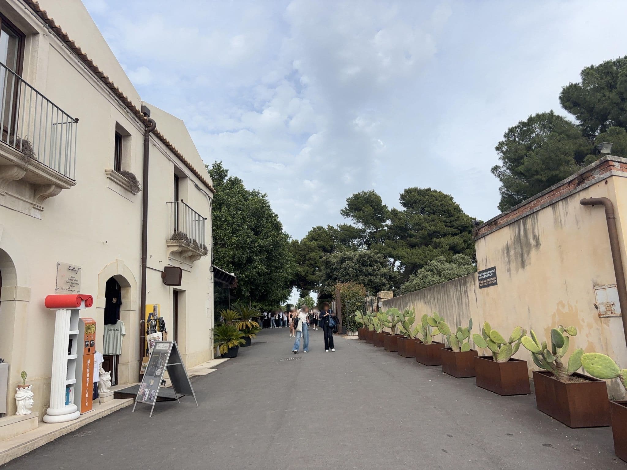 Street view near Momento, Siracusa