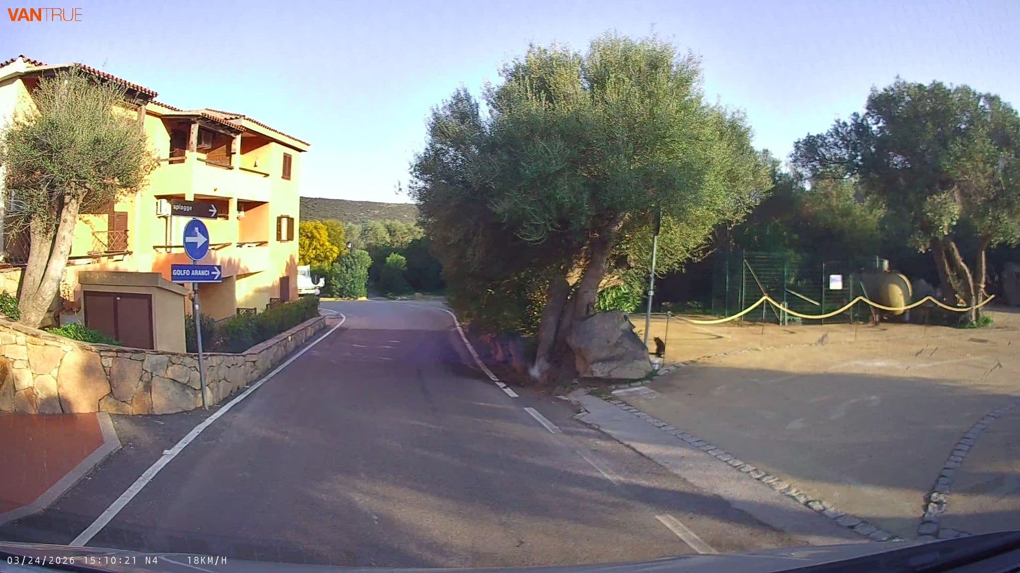 Street view near Residence Baia de Bahas, Golfo Aranci — © lucia_ (CC BY-SA · Mapillary)