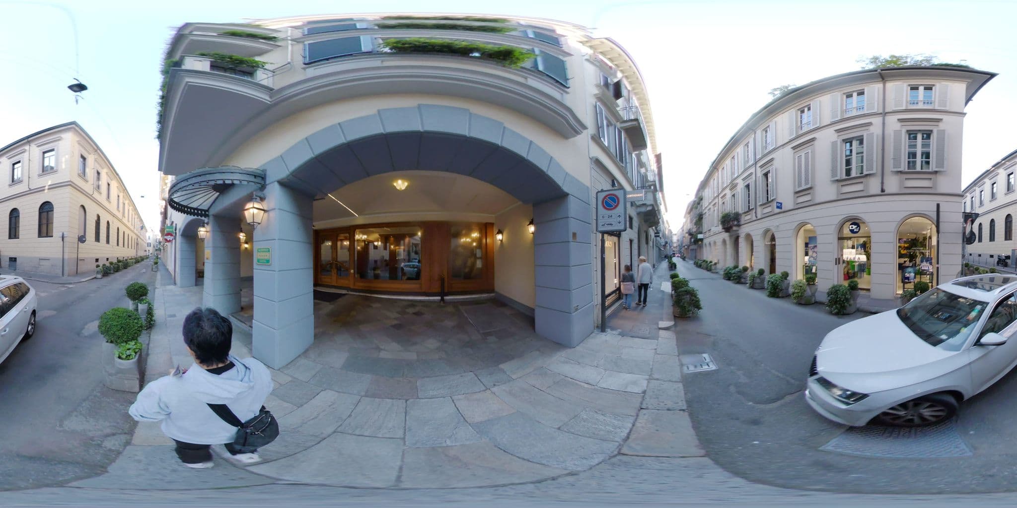 Street view near Hotel Manzoni, Brera — © mapconcierge (CC BY-SA · Mapillary)