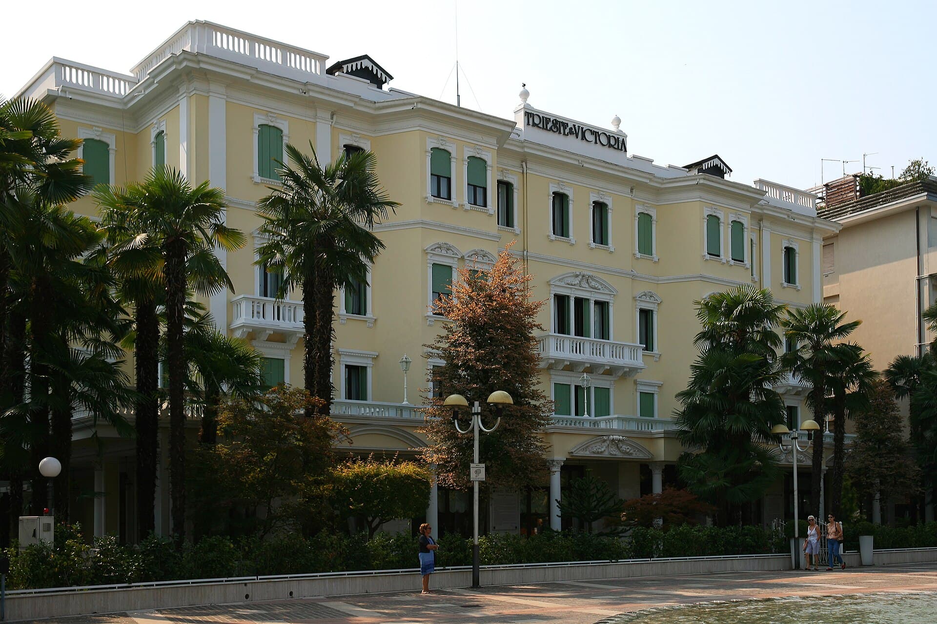Grand Hotel Trieste & Victoria (via Wikimedia Commons, CC BY-SA 4.0)