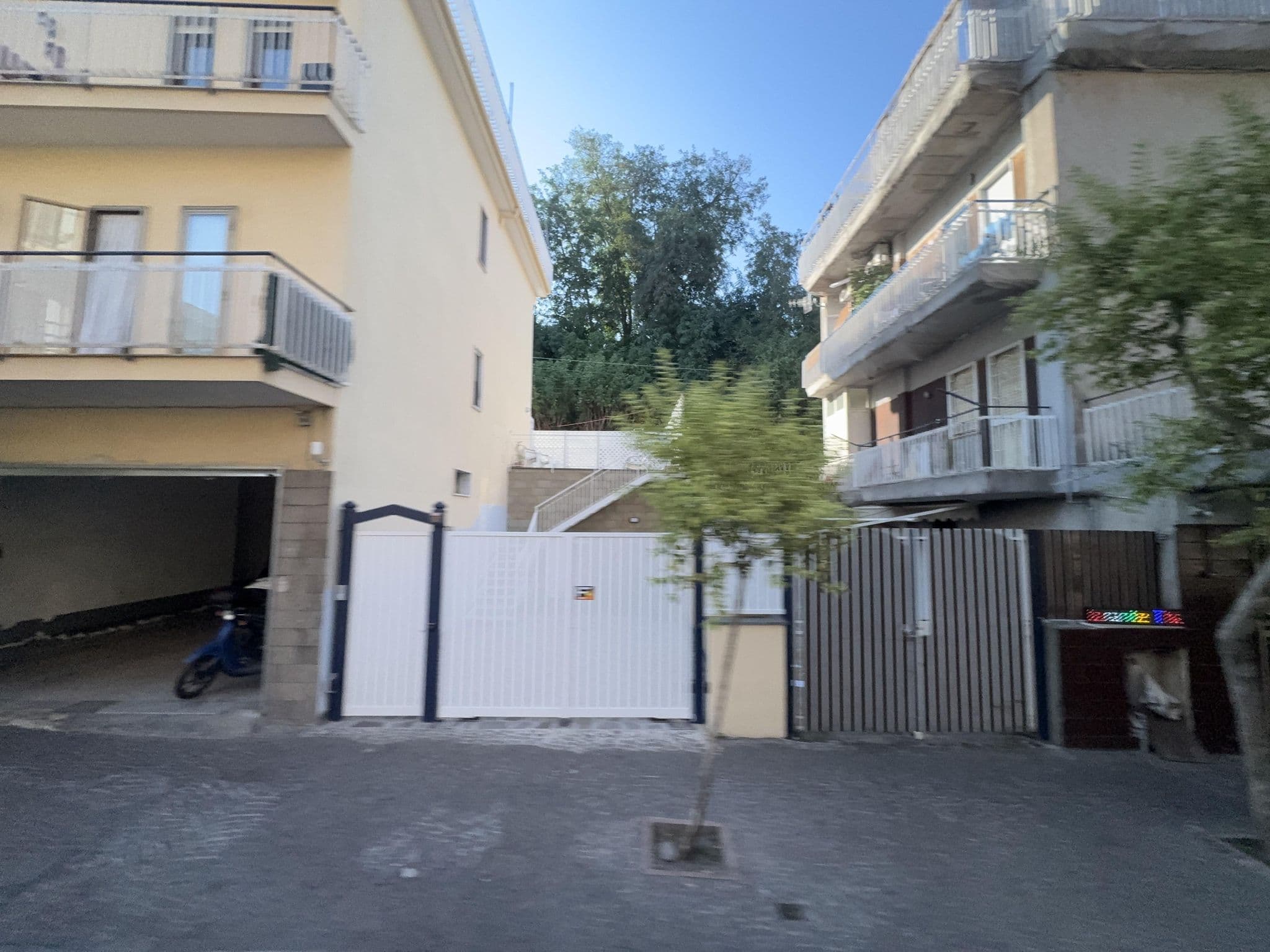 Street view near Hotel Central, Sorrento — © mapconcierge (CC BY-SA · Mapillary)