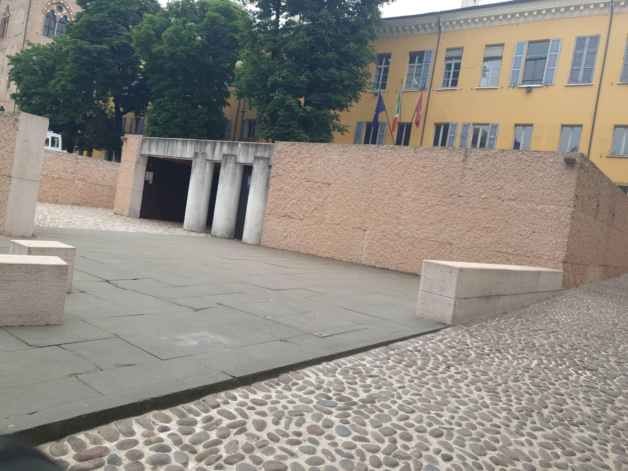 Street view near Ca' Tazzoli, Mantua — © voschix (CC BY-SA · Mapillary)
