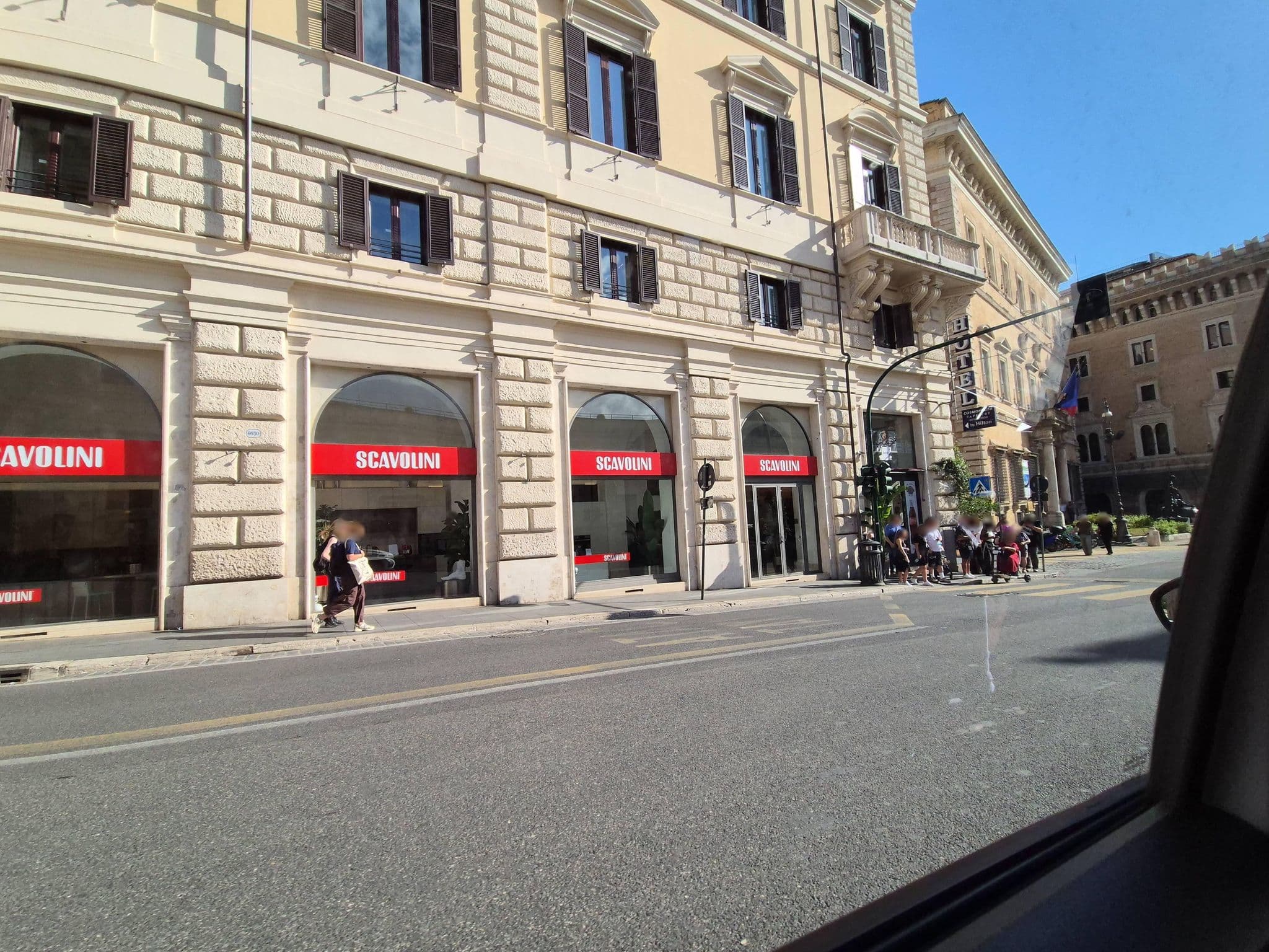 Street view near Cosmopolita Rome Colosseum, Tapestry Collection by Hilton, Pigna — © omfg_notpr (CC BY-SA · Mapillary)