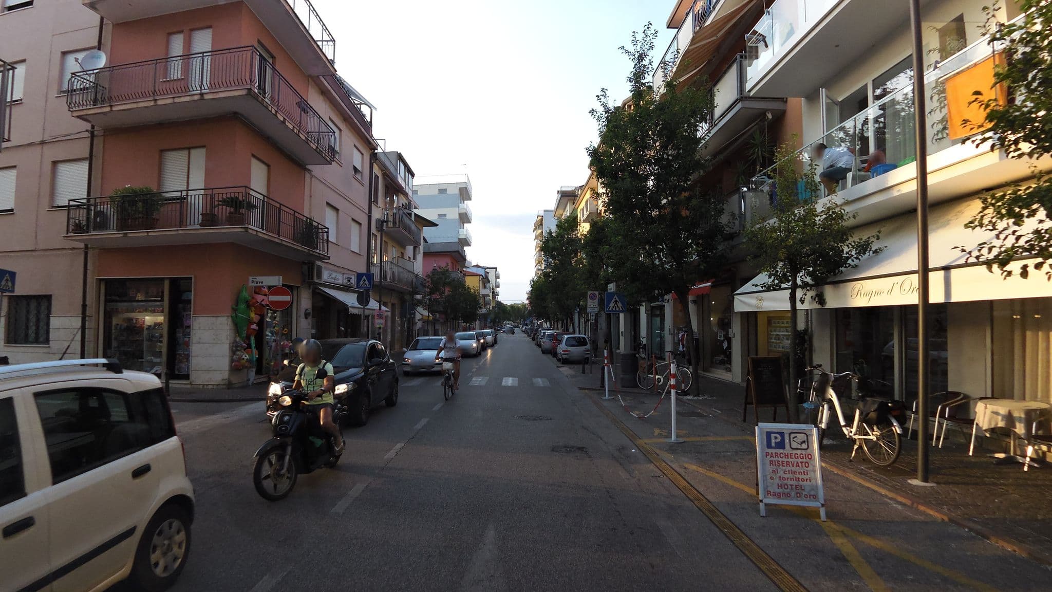 Street view near Hotel Ragno d'Oro, Chioggia — © czmrtn (CC BY-SA · Mapillary)