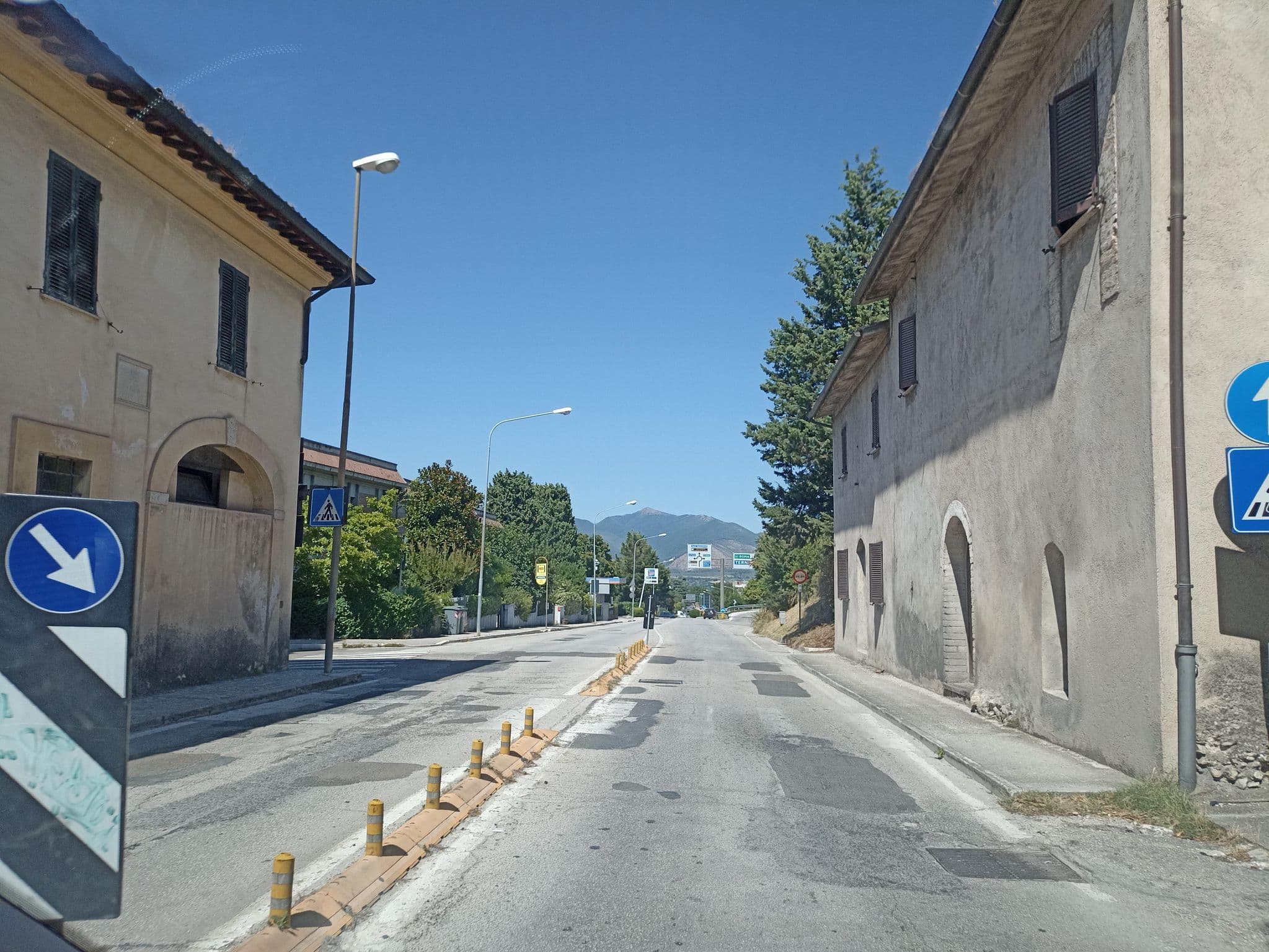 Street view near Ostello Villa Redenta, Spoleto — © massic80 (CC BY-SA · Mapillary)