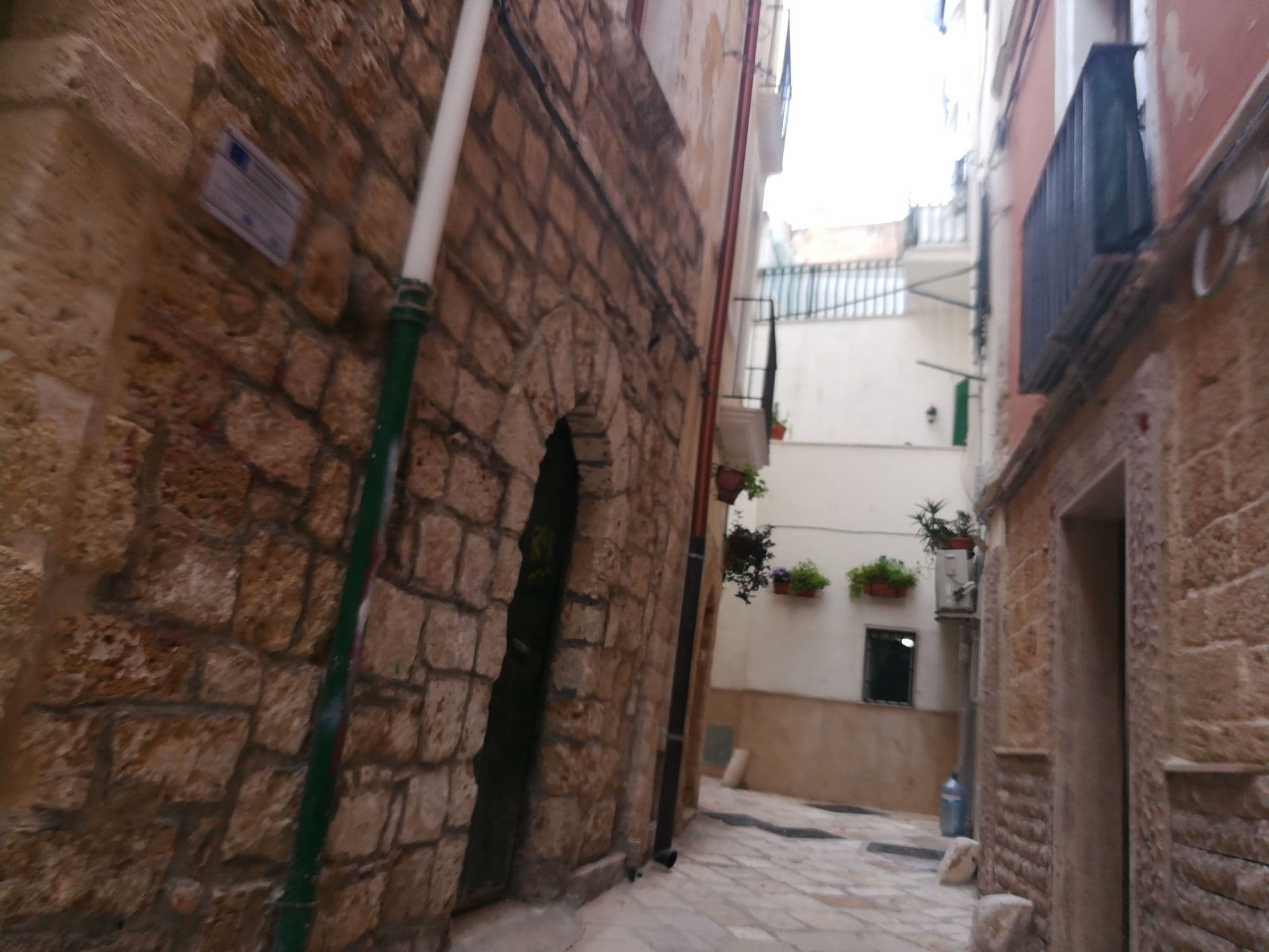 Street view near Porta Piccola, Bari — © davided (CC BY-SA · Mapillary)