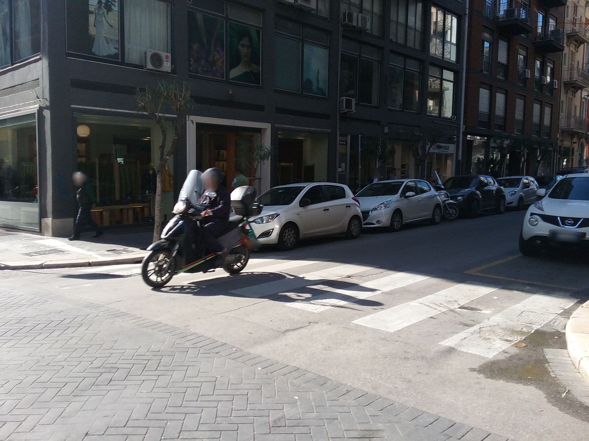 Street view near Re di Smirne, Bari