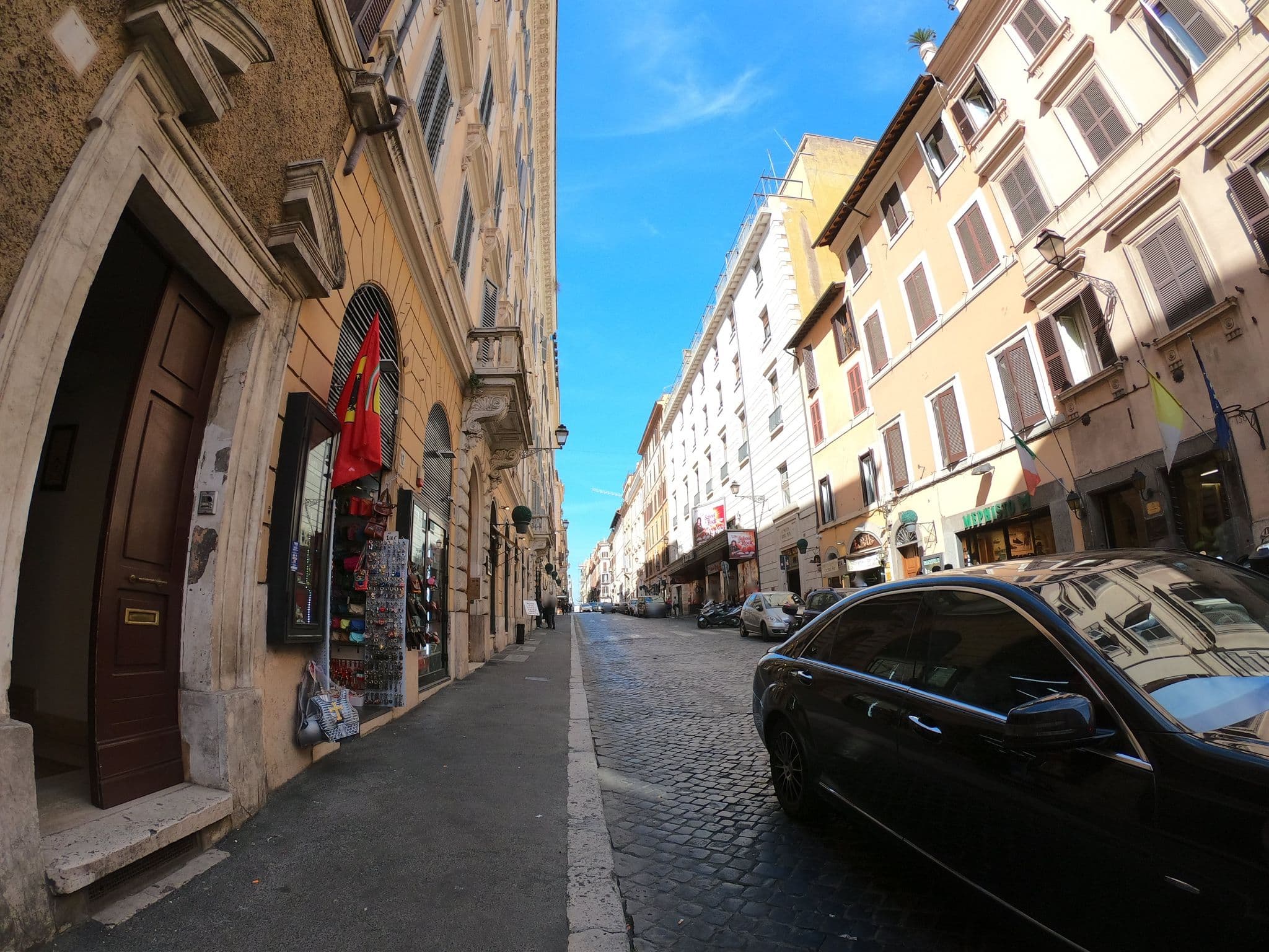 Street view near Hotel King, Ludovisi — © richlv (CC BY-SA · Mapillary)
