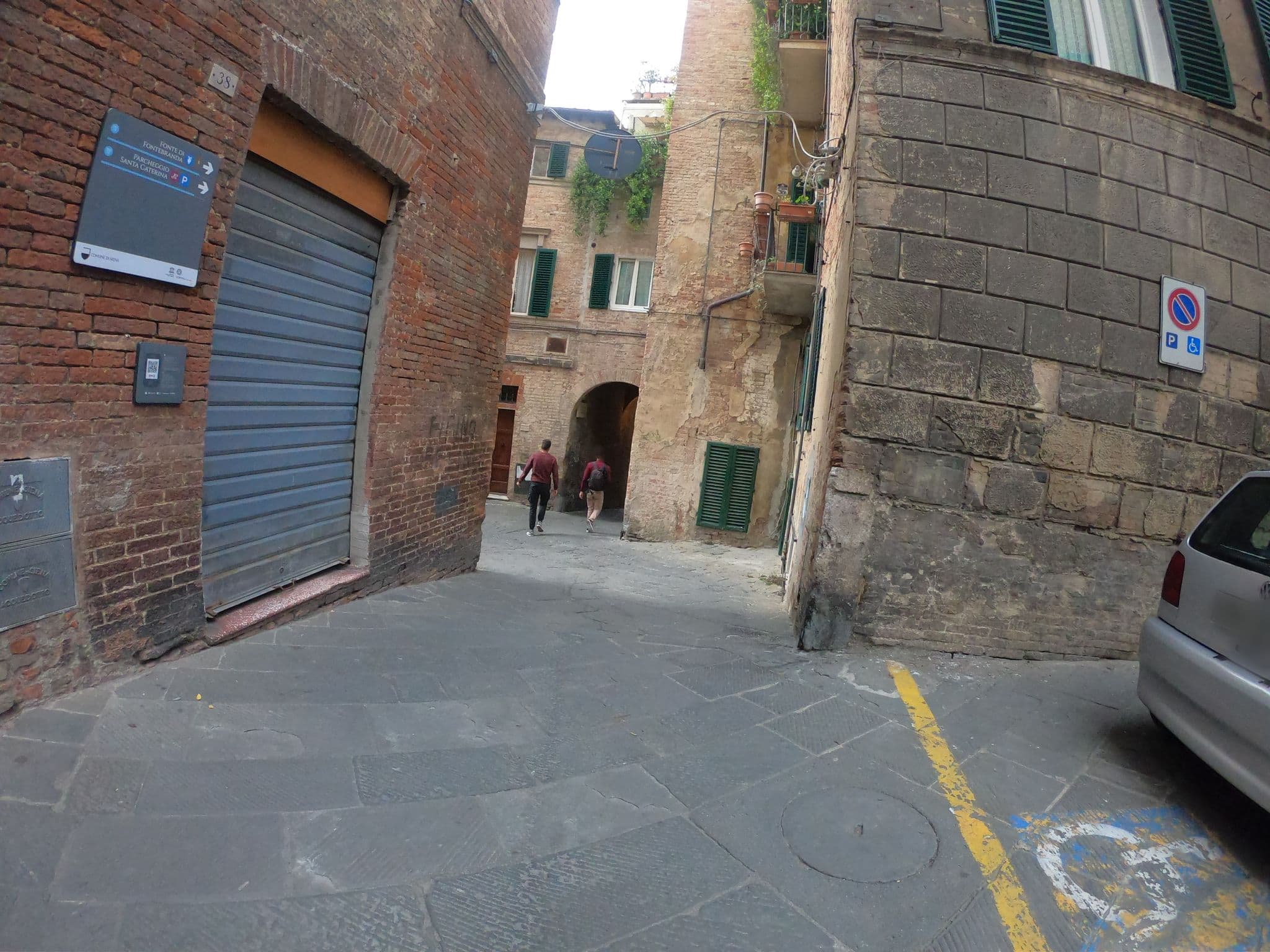 Street view near BB-Siena, Siena — © marcuscalabresus (CC BY-SA · Mapillary)