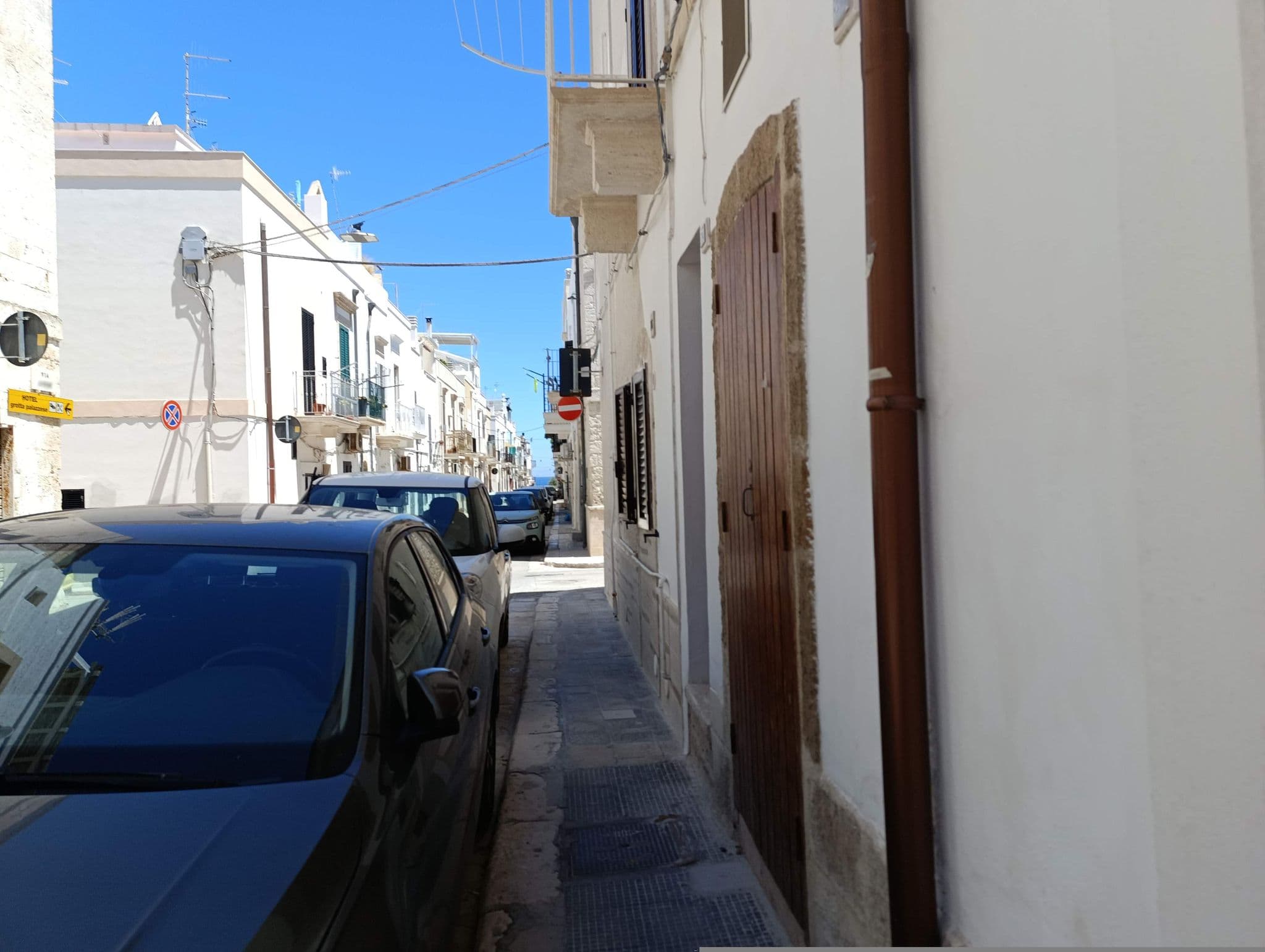 Street view near Allure 84 - Little Gem in the heart of the old town, Polignano a Mare — © jeawrong (CC BY-SA · Mapillary)