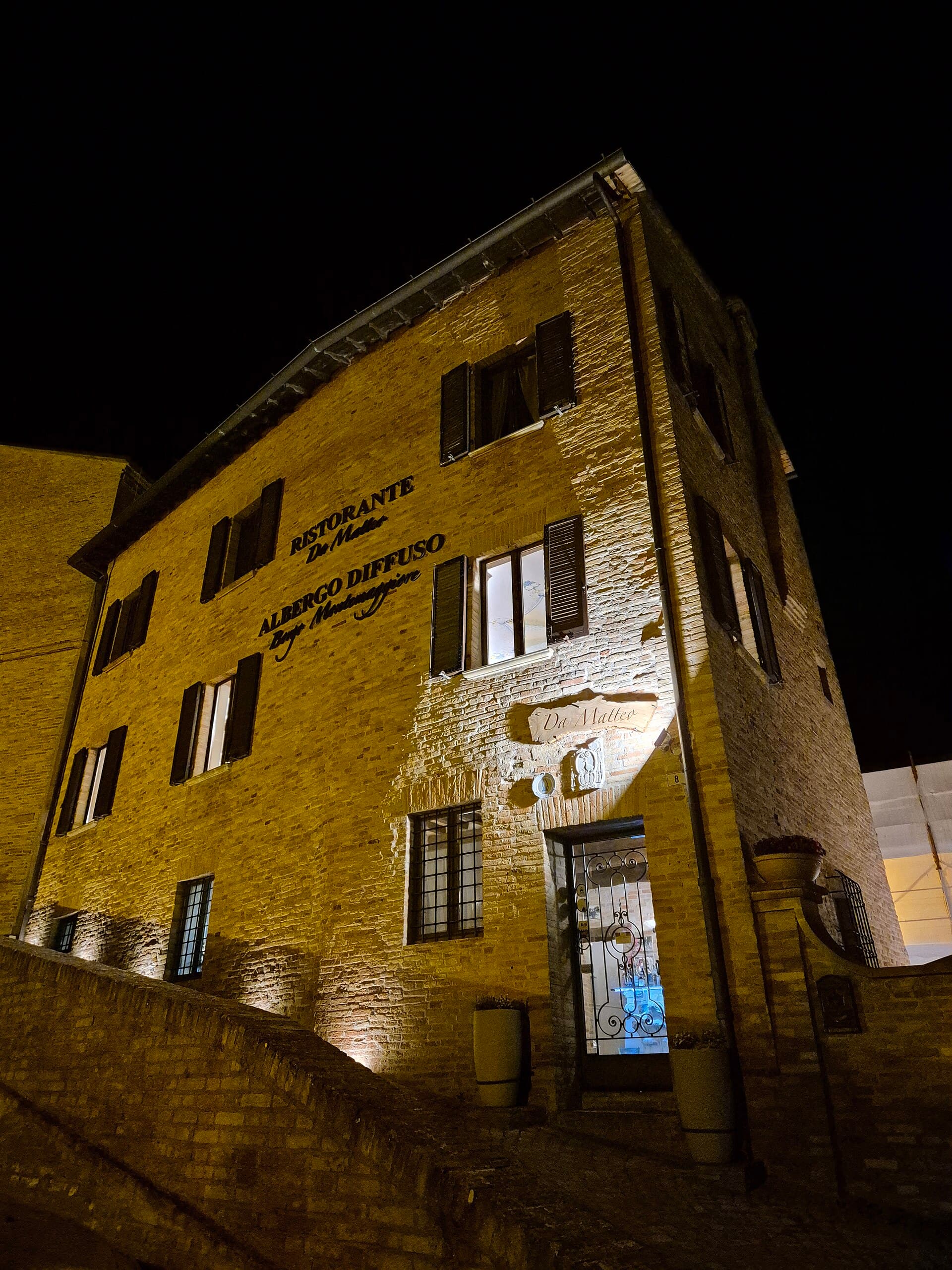 Albergo Diffuso Borgo Montemaggiore (via Wikimedia Commons, CC BY-SA 4.0)