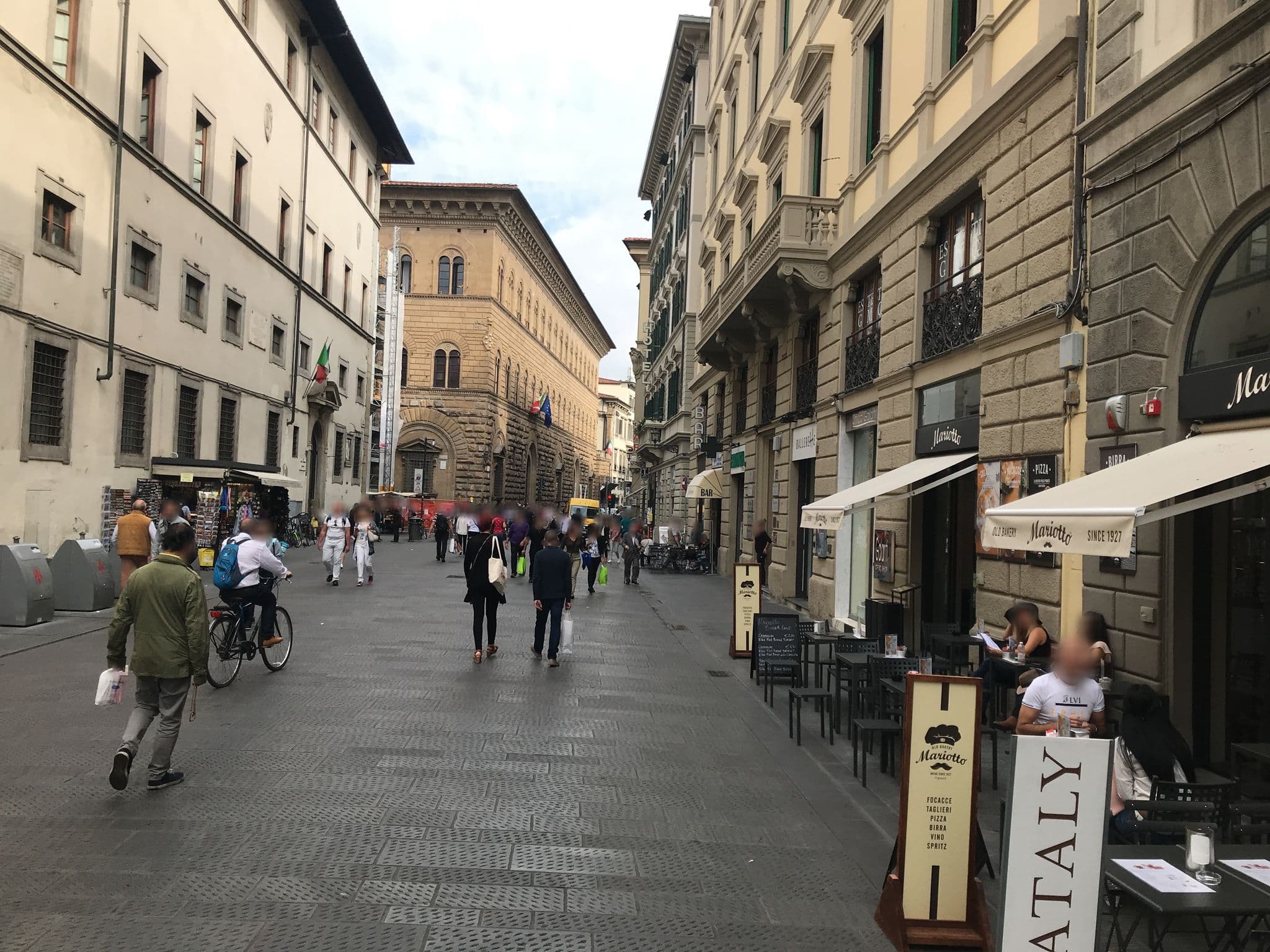 Street view near firenze rooms cathedral, Florence — © tao (CC BY-SA · Mapillary)