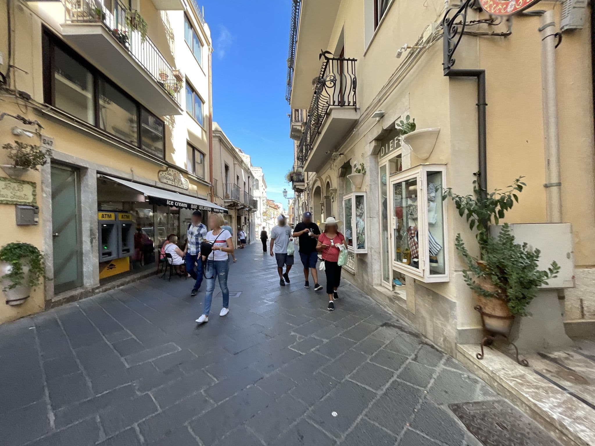 Street view near Taodomus, Taormina