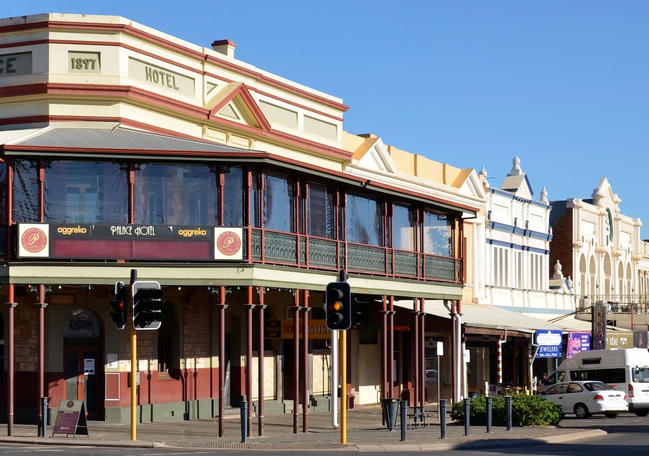 The Palace Hotel (via Wikimedia Commons, CC BY 2.5 au)