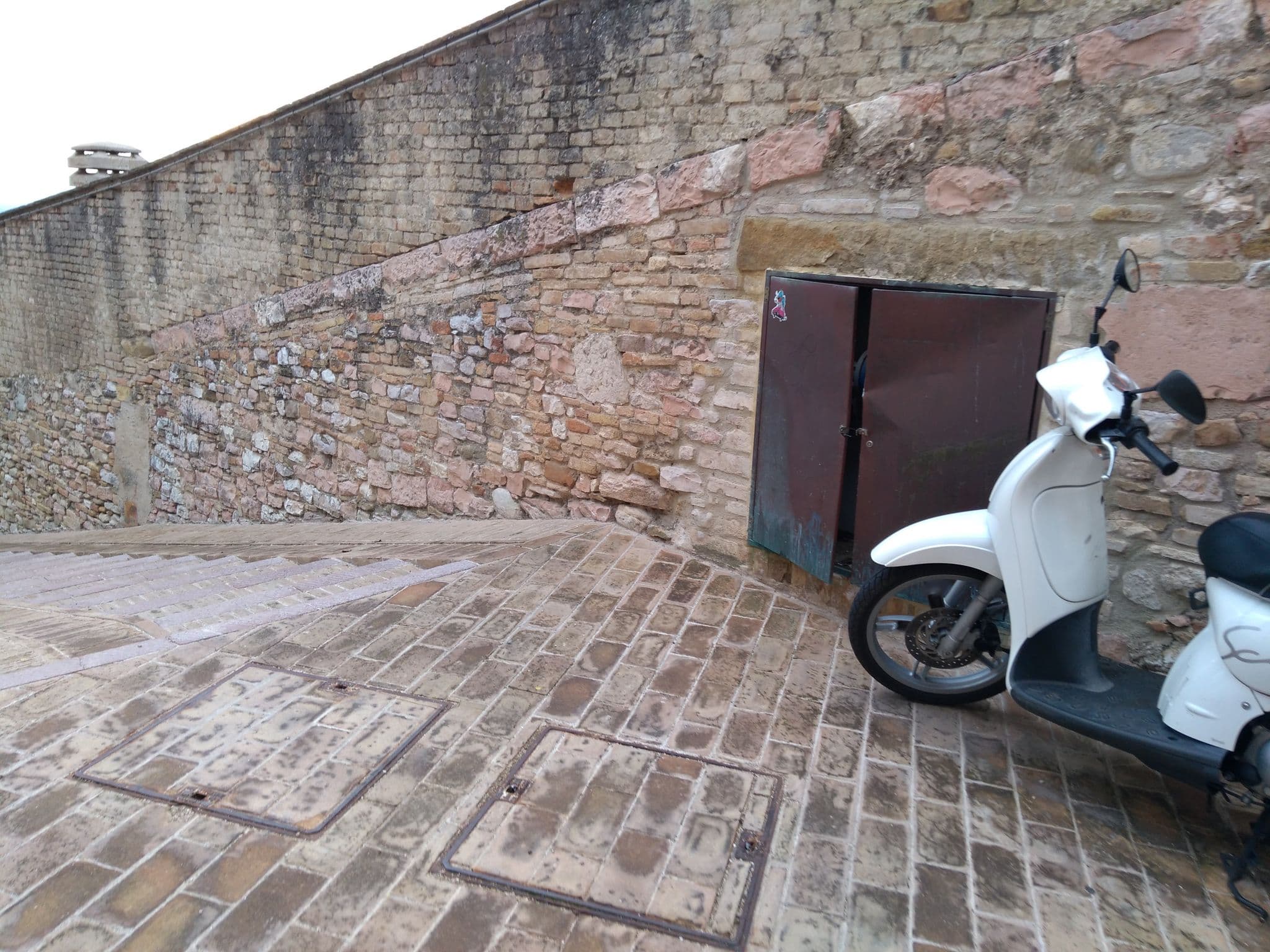Street view near Hotel Minerva, Assisi — © mircozorzo (CC BY-SA · Mapillary)