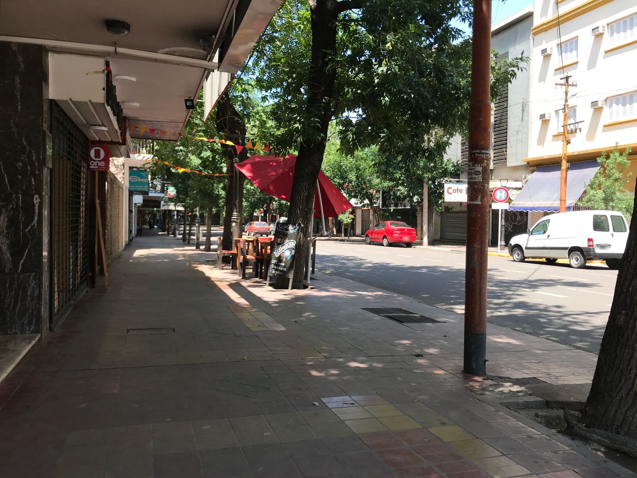 Street view near City Hotel, Mendoza