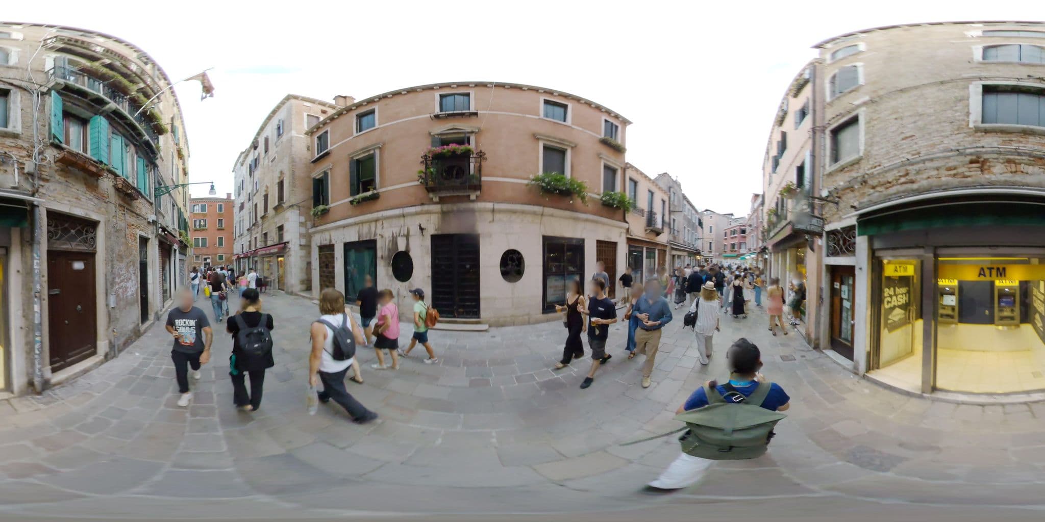 Street view near Hotel Casa Linger, Venice
