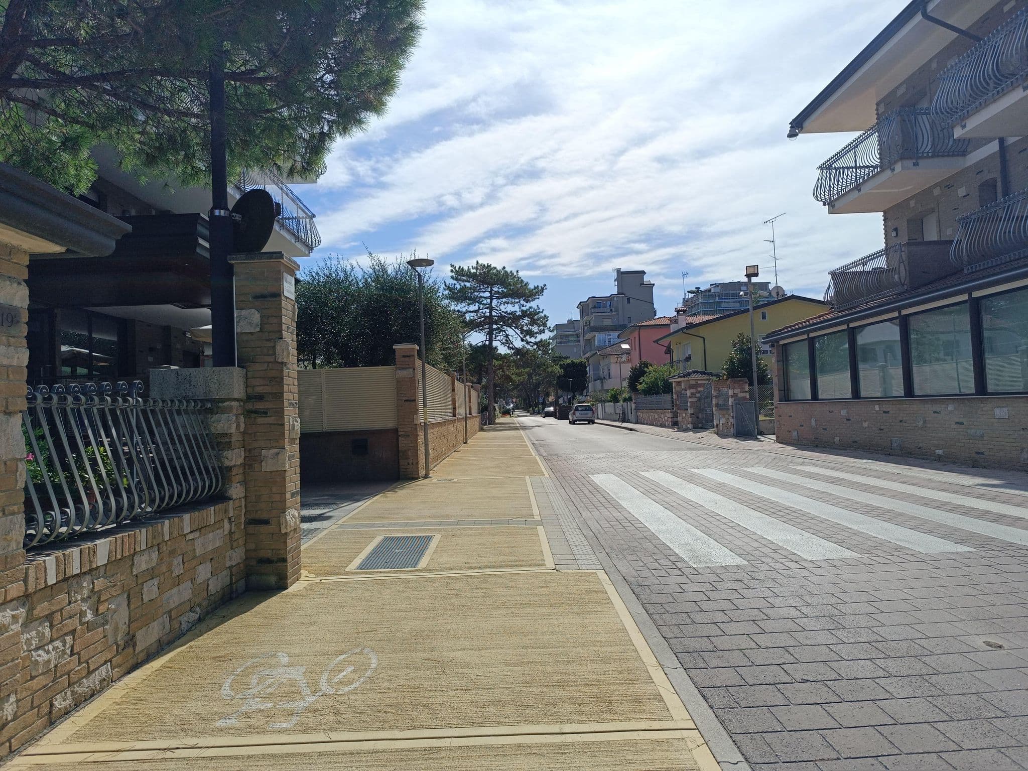Street view near Fra i Pini, Lignano Sabbiadoro — © Duro (CC BY-SA · Mapillary)