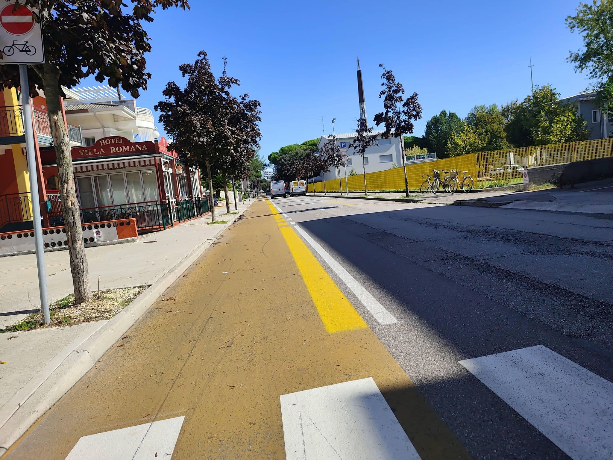 Street view near Hotel Villa Romana, Lignano Sabbiadoro — © Duro (CC BY-SA · Mapillary)