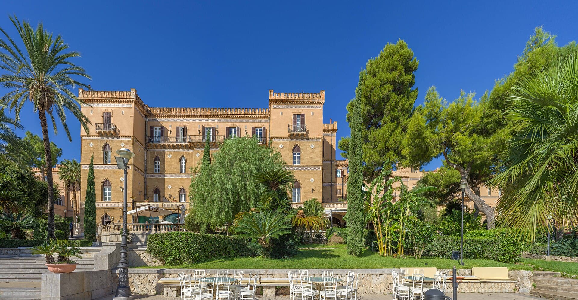 Villa Igiea Hilton (via Wikimedia Commons, CC BY-SA 3.0)