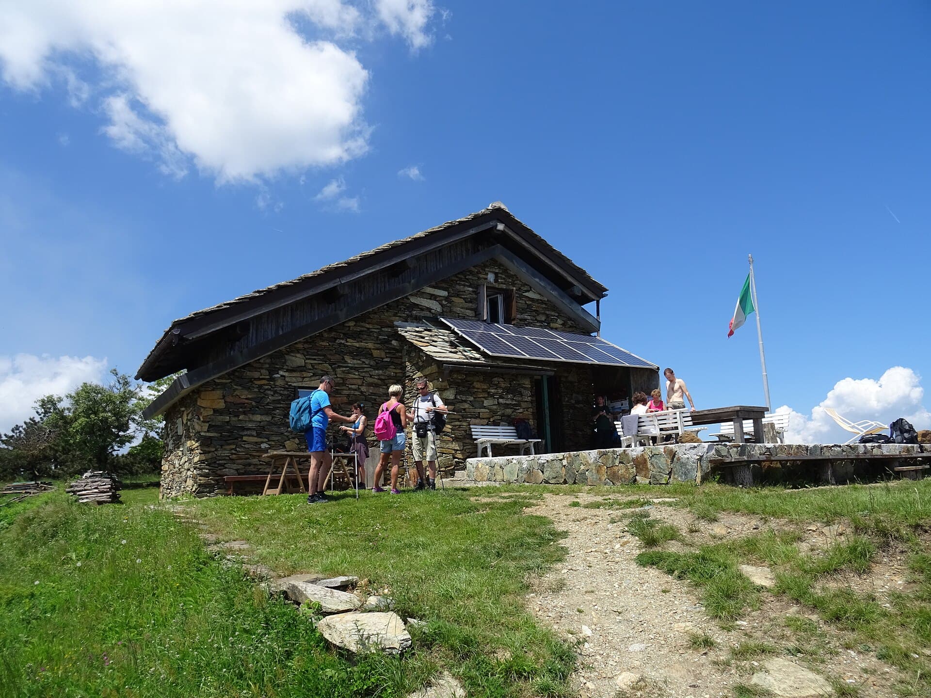 Rifugio Argentea (via Wikimedia Commons, CC BY-SA 4.0)
