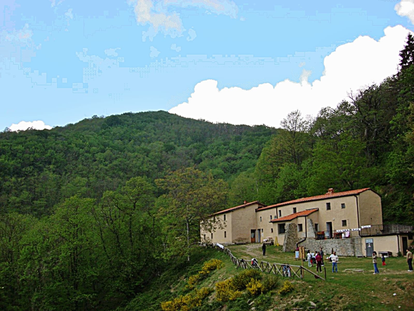 Cascina di Vespaio (via Wikimedia Commons, CC BY-SA 3.0)