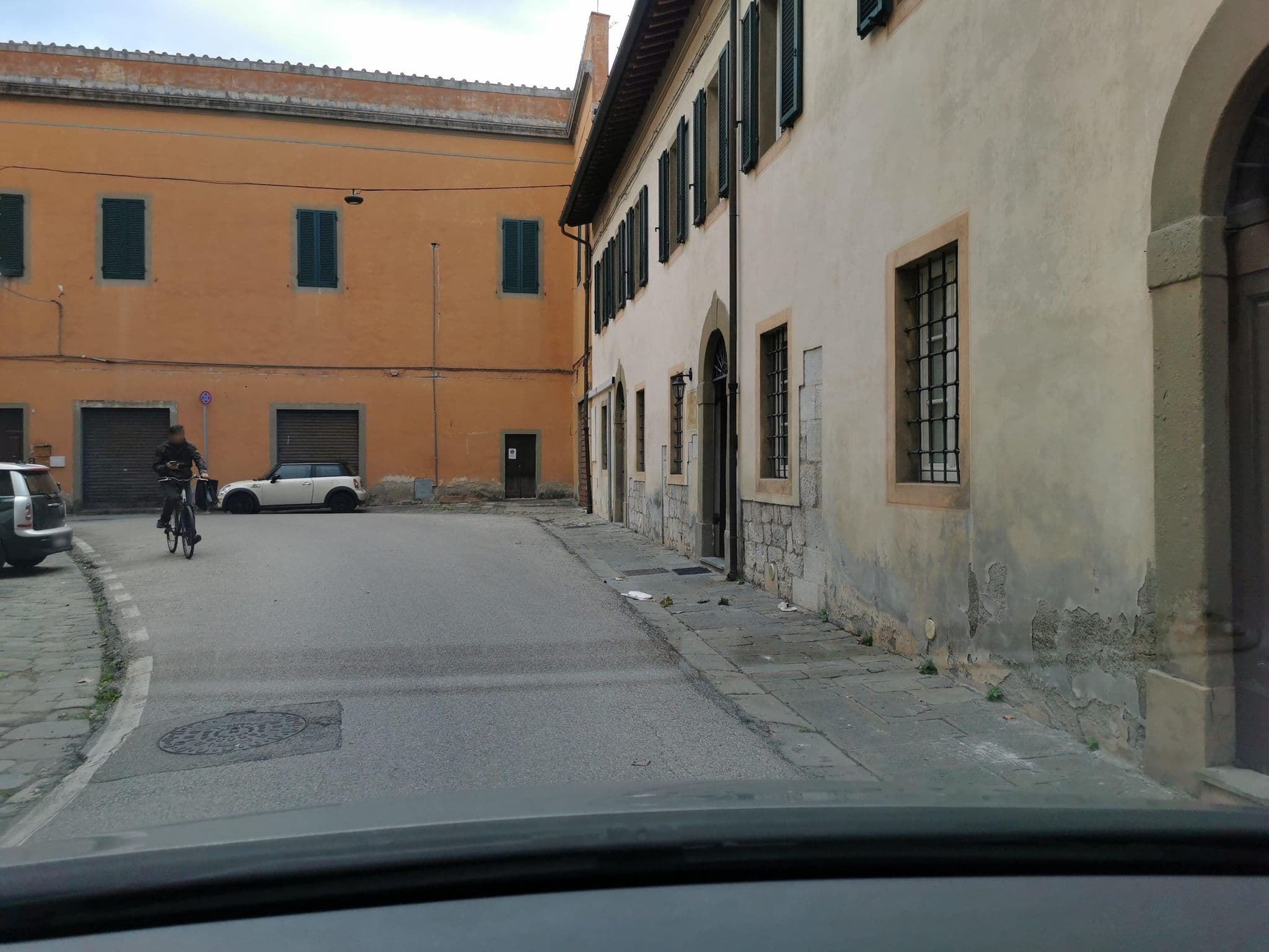 Street view near Casa San Tommaso, Pisa