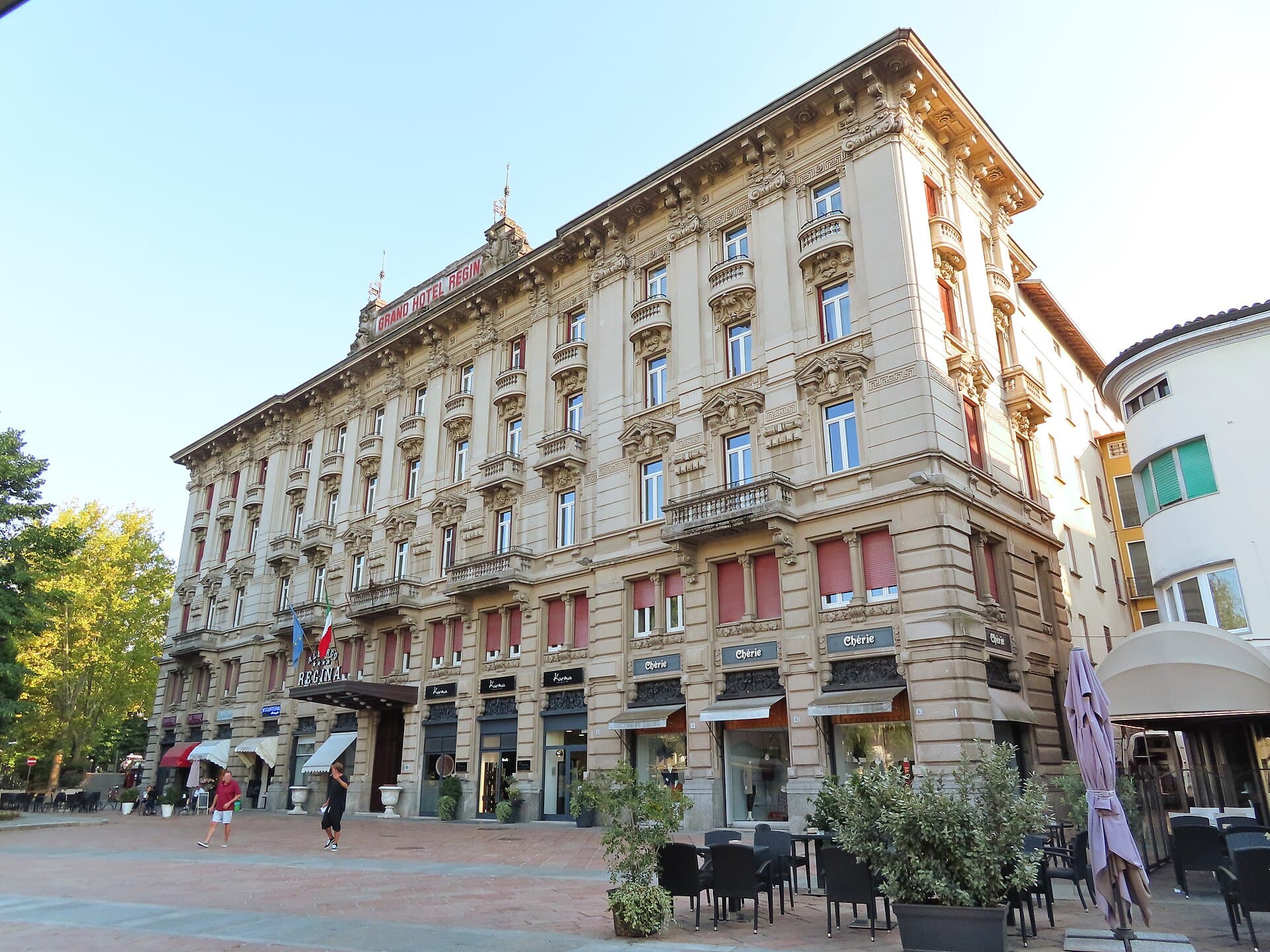 Grand Hotel Regina (via Wikimedia Commons, CC BY-SA 4.0)