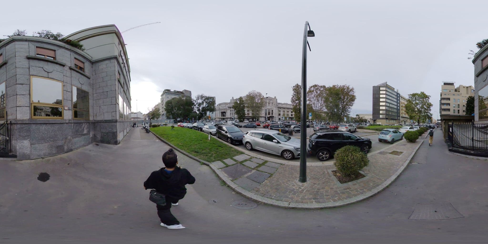 Street view near Hotel Bristol, Brera
