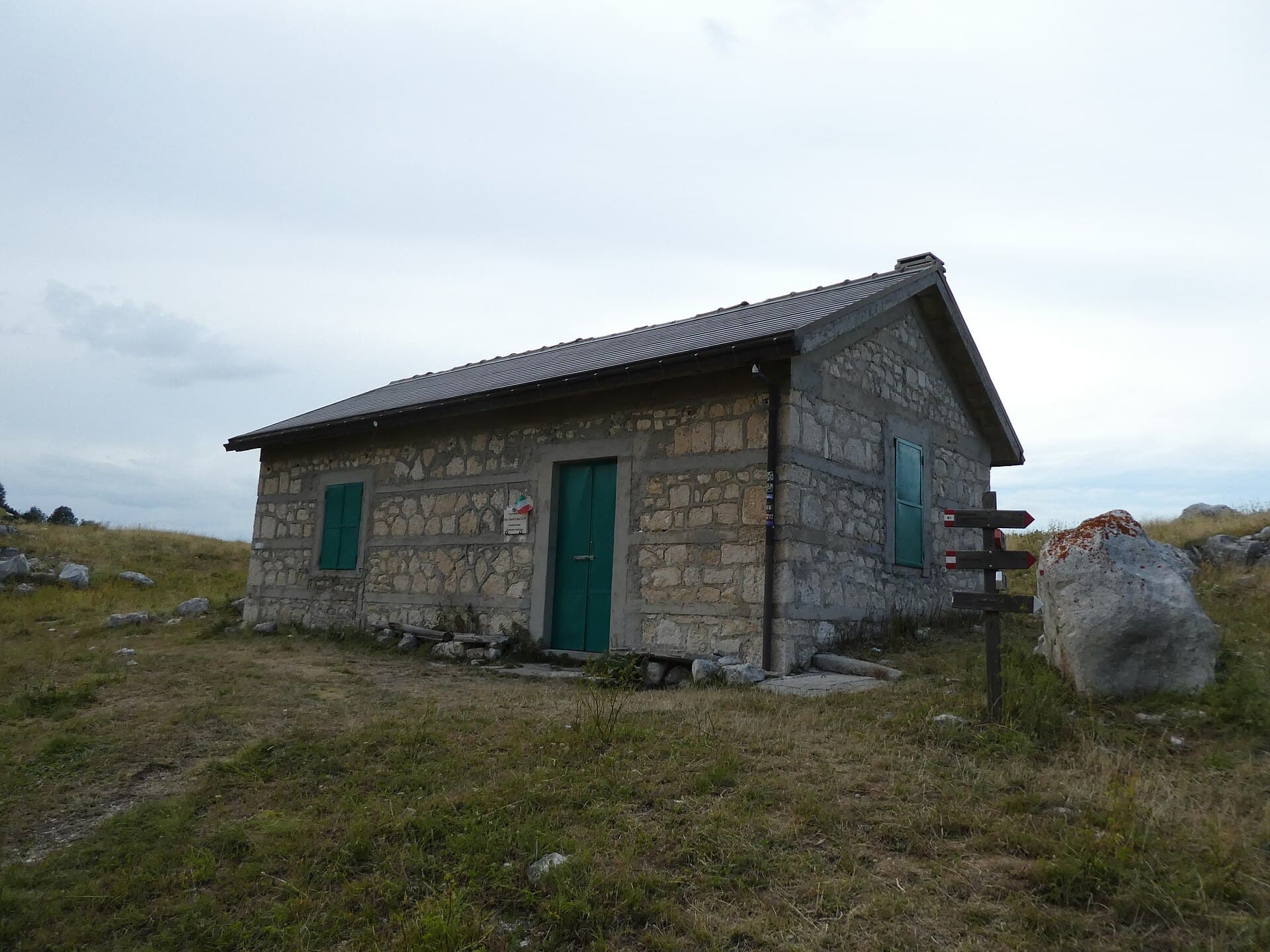 Rifugio Marcello Di Marco "Stazzo di Caramanico" (via Wikimedia Commons, CC BY-SA 4.0)