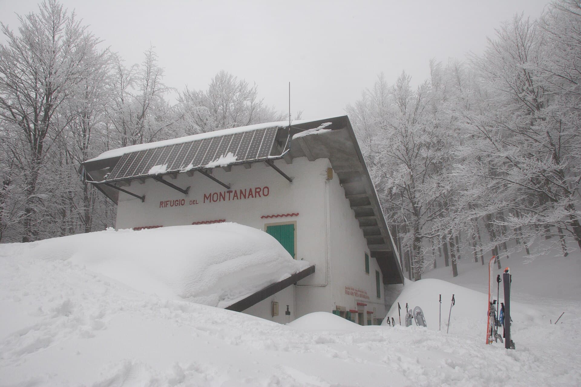 Rifugio del Montanaro (via Wikimedia Commons, Public domain)