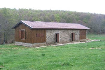 Rifugio Leone Grandinetti (via Wikimedia Commons, Public domain)