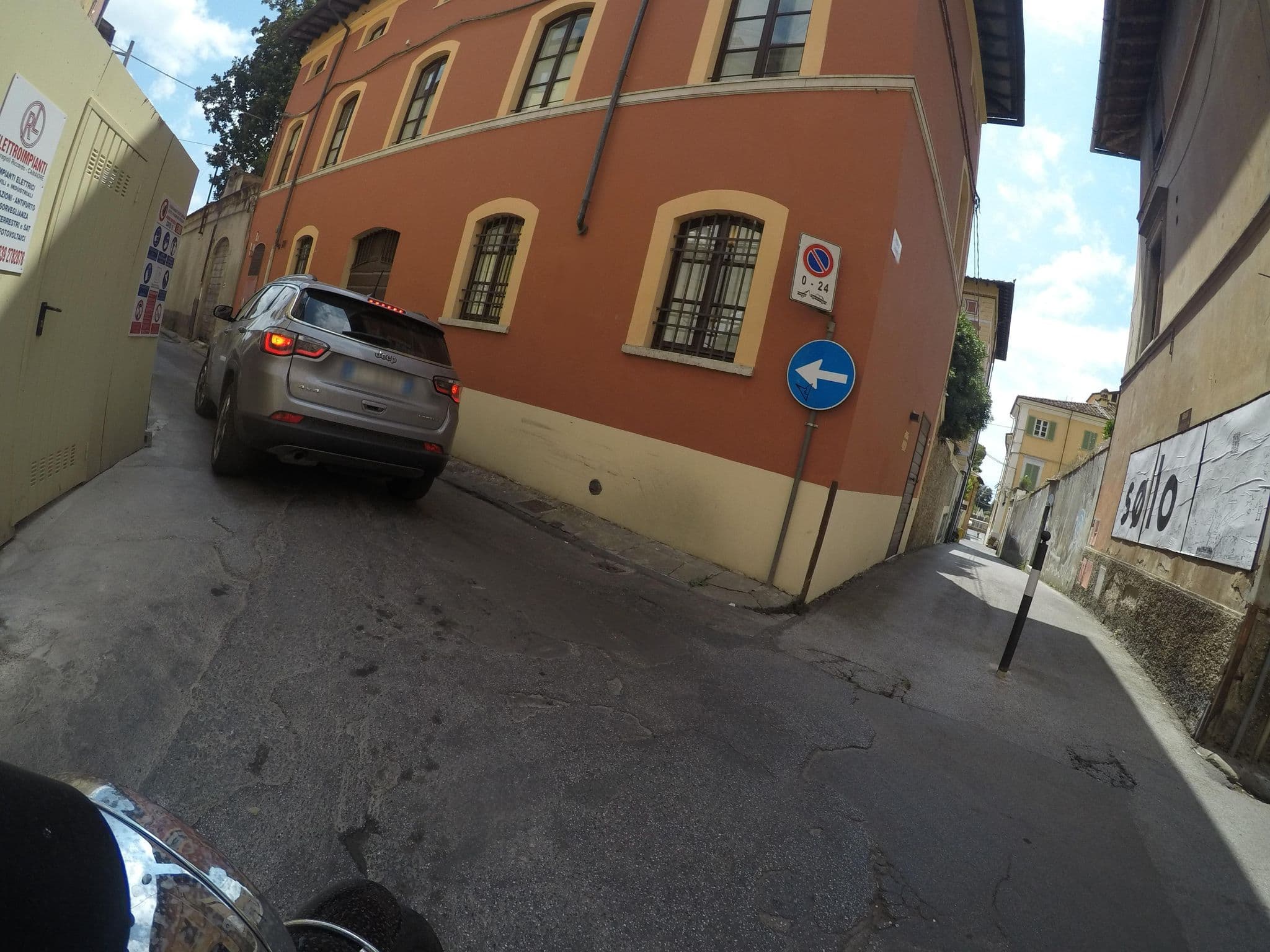 Street view near Albergo Pietrasanta, Pietrasanta — © cxc (CC BY-SA · Mapillary)